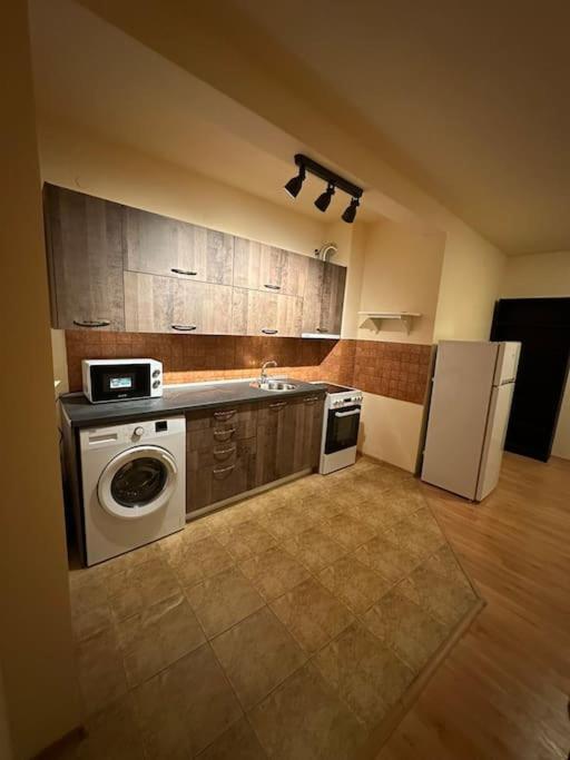 Nice, Spacious and Cozy Apartment