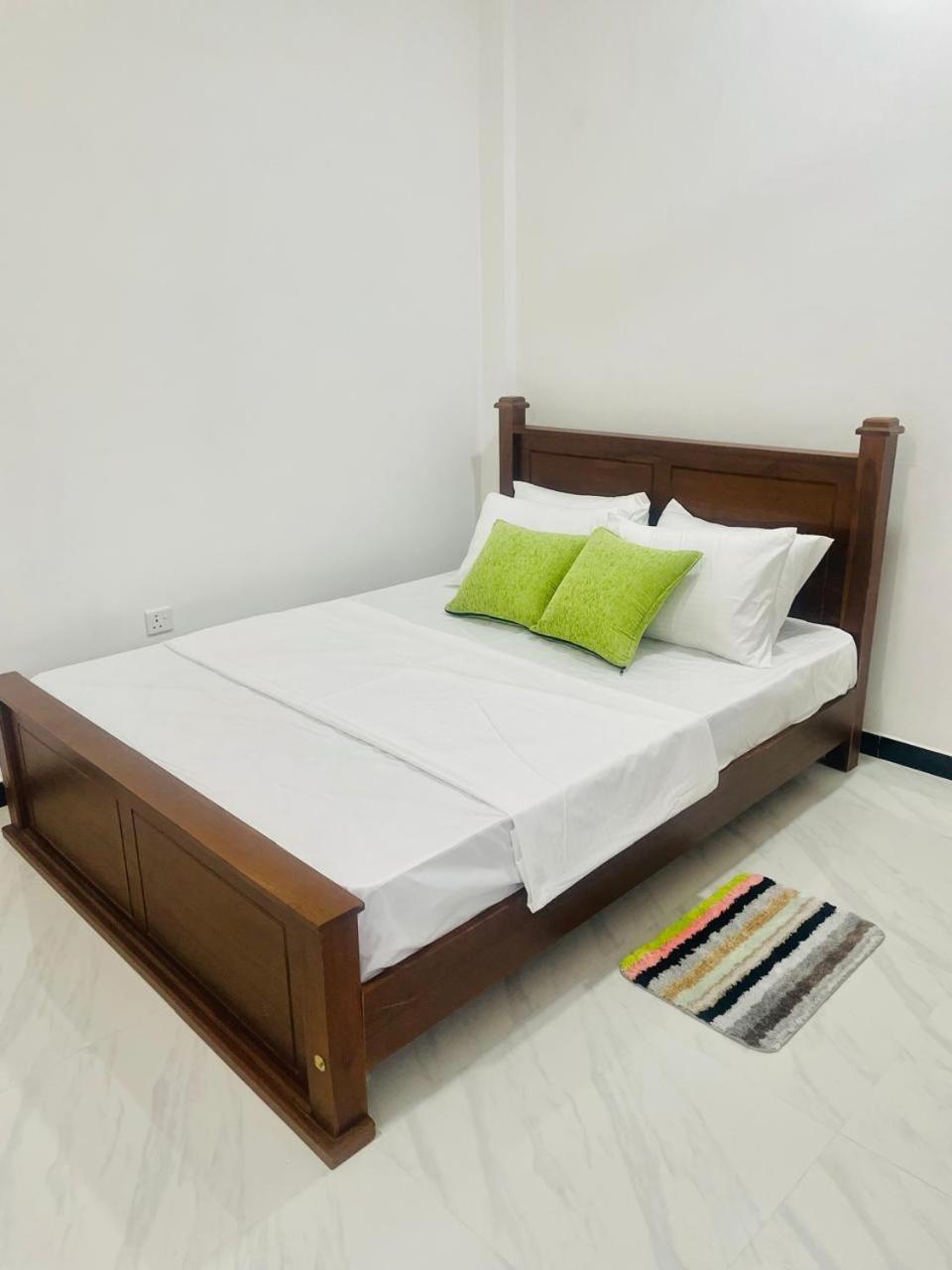 LEO INn GALLE