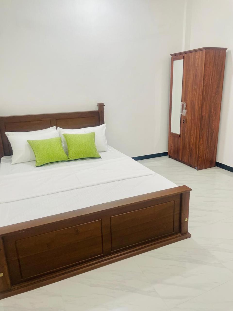 LEO INn GALLE