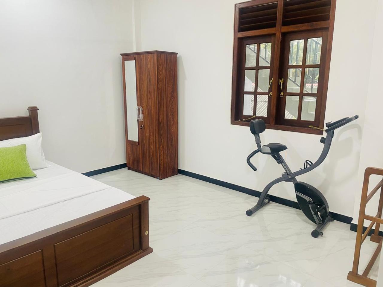 LEO INn GALLE