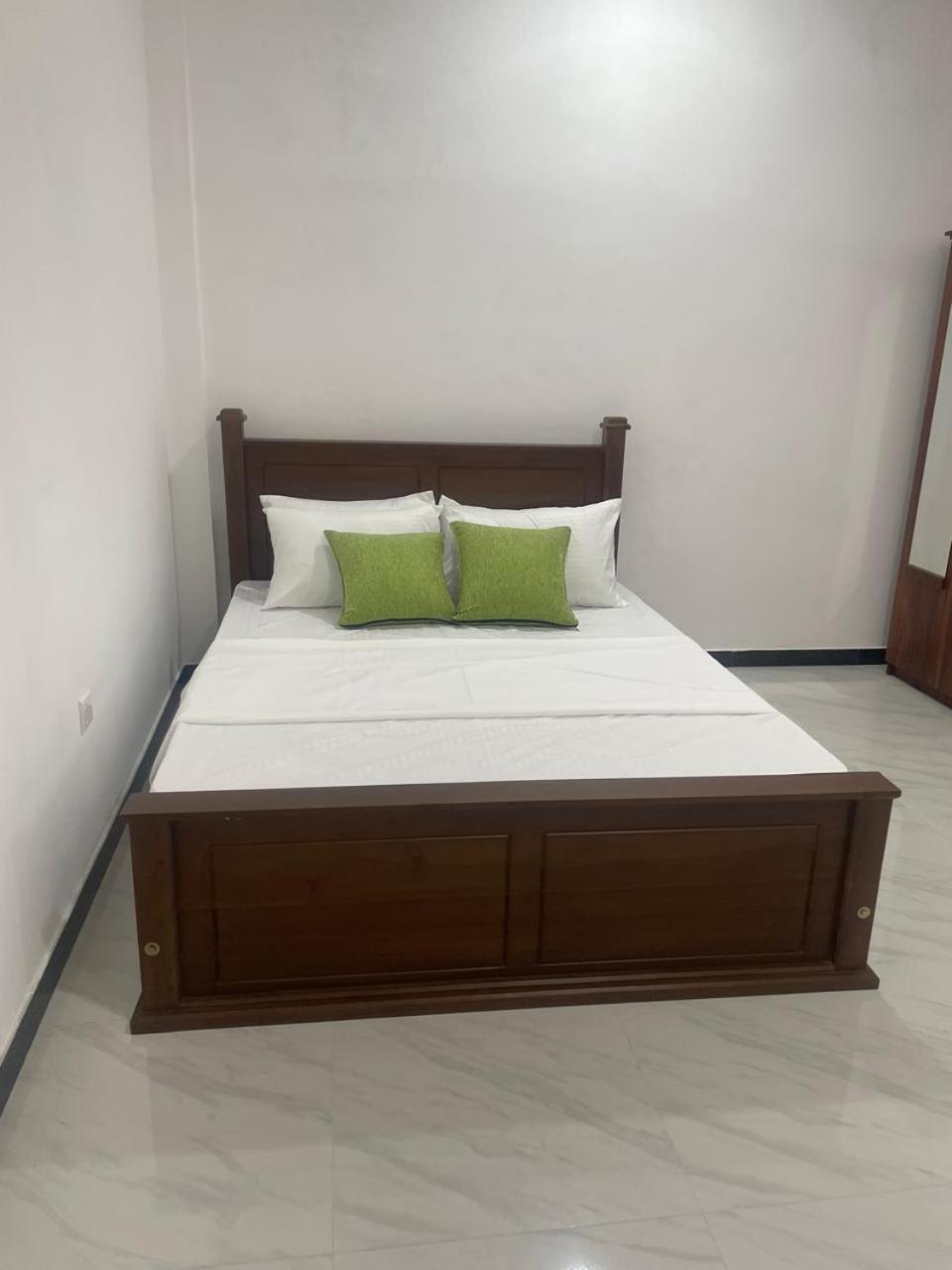 LEO INn GALLE