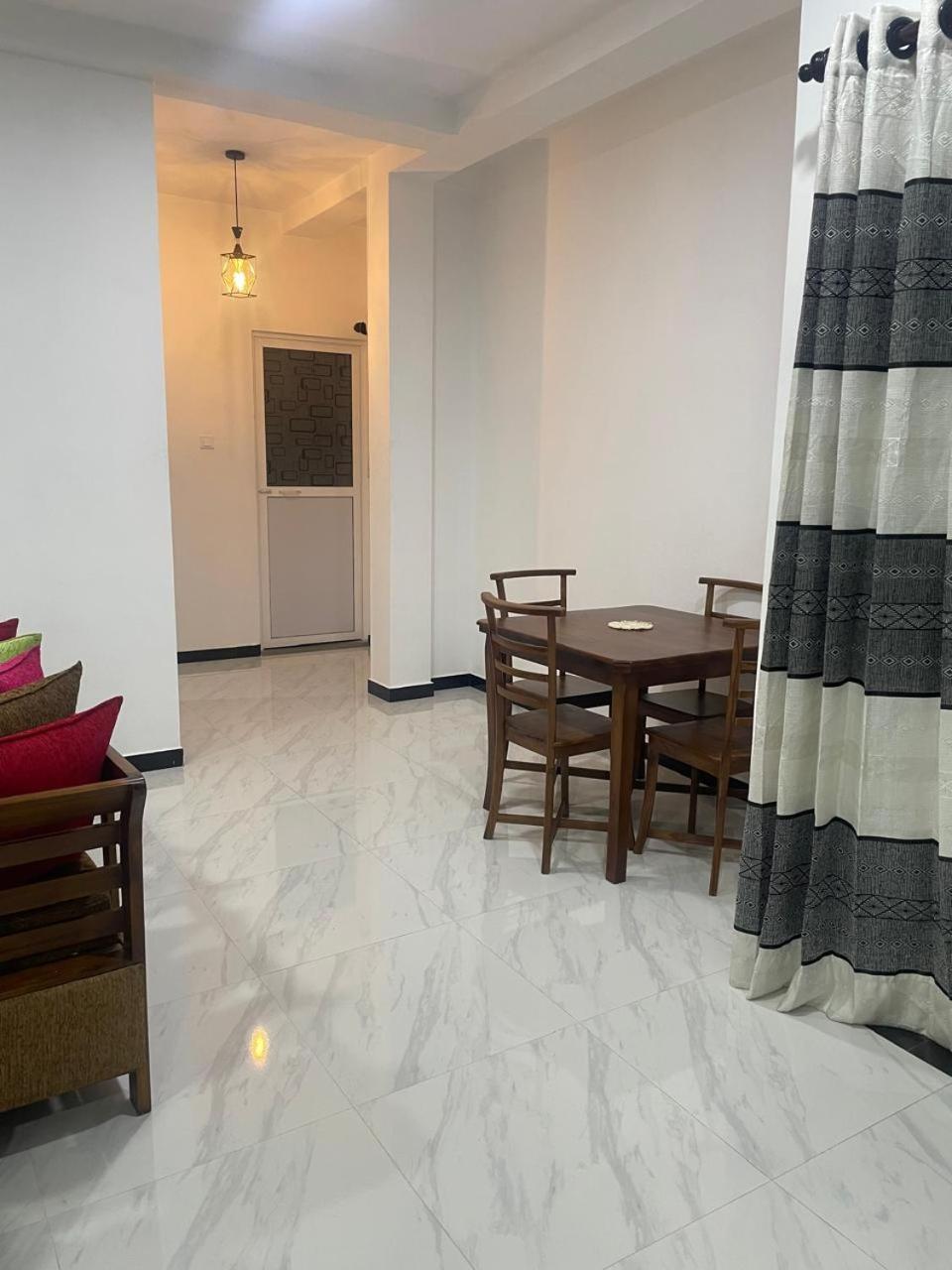 LEO INn GALLE