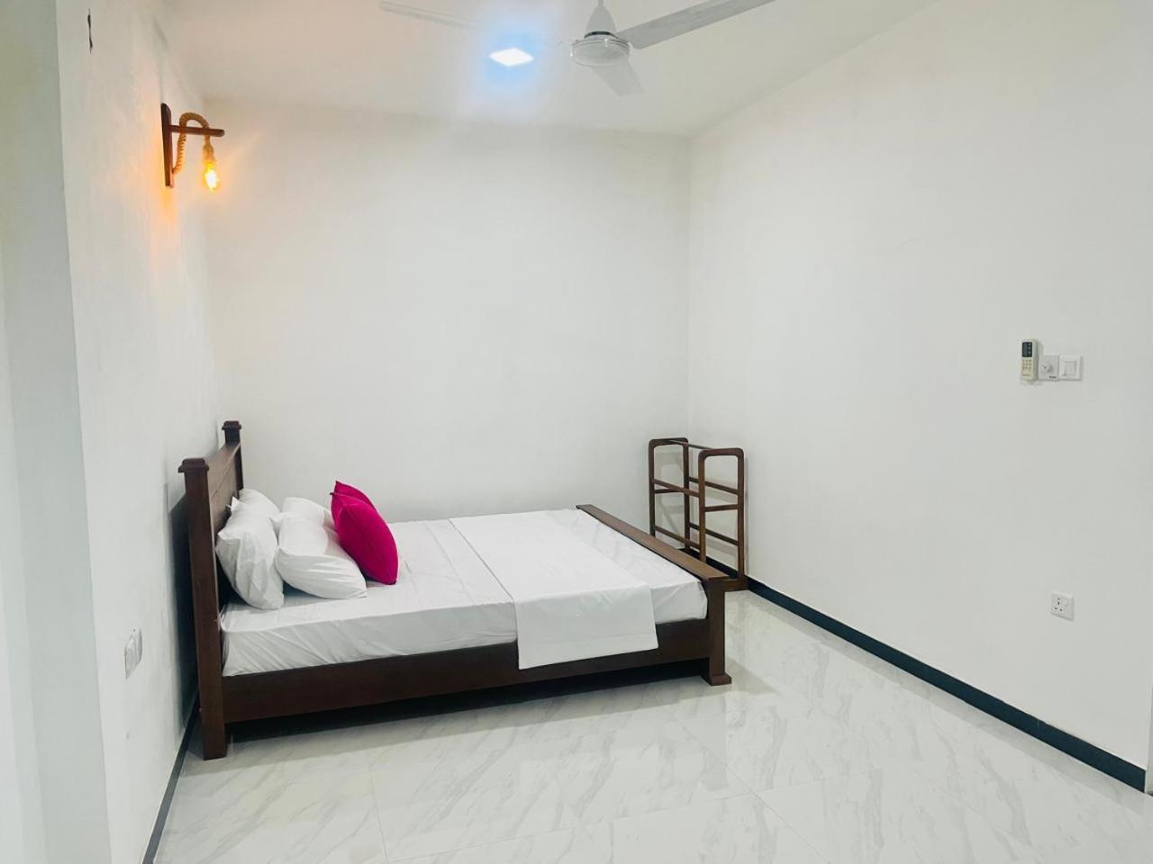 LEO INn GALLE