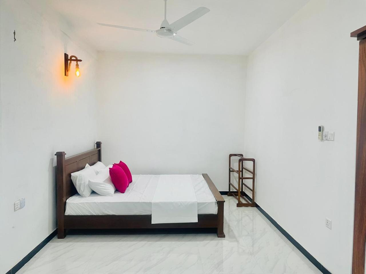 LEO INn GALLE