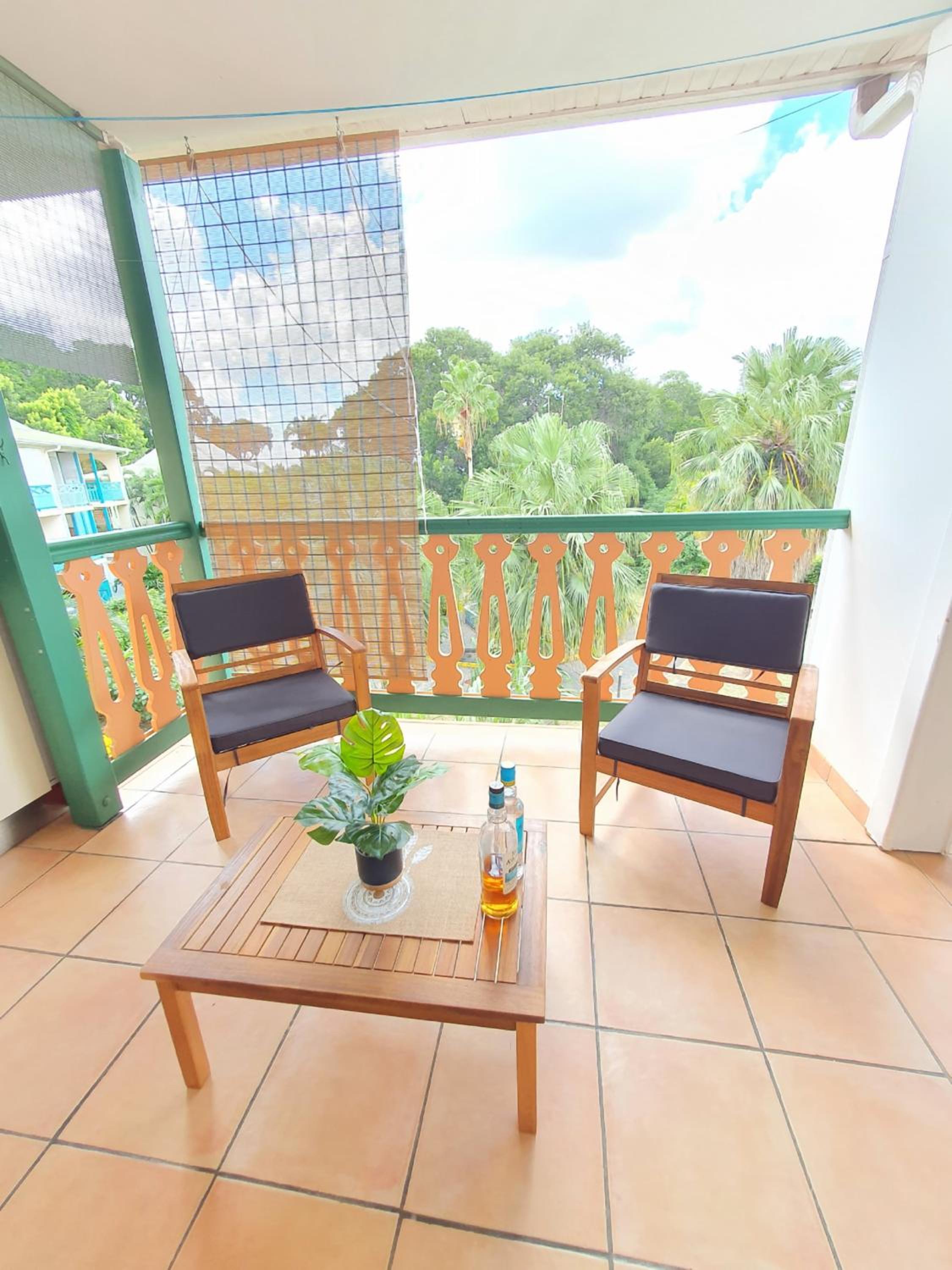 Appartement T2 lumineux, confortable et spacieux à Saint-Anne proche plage de l'Anse Caritan