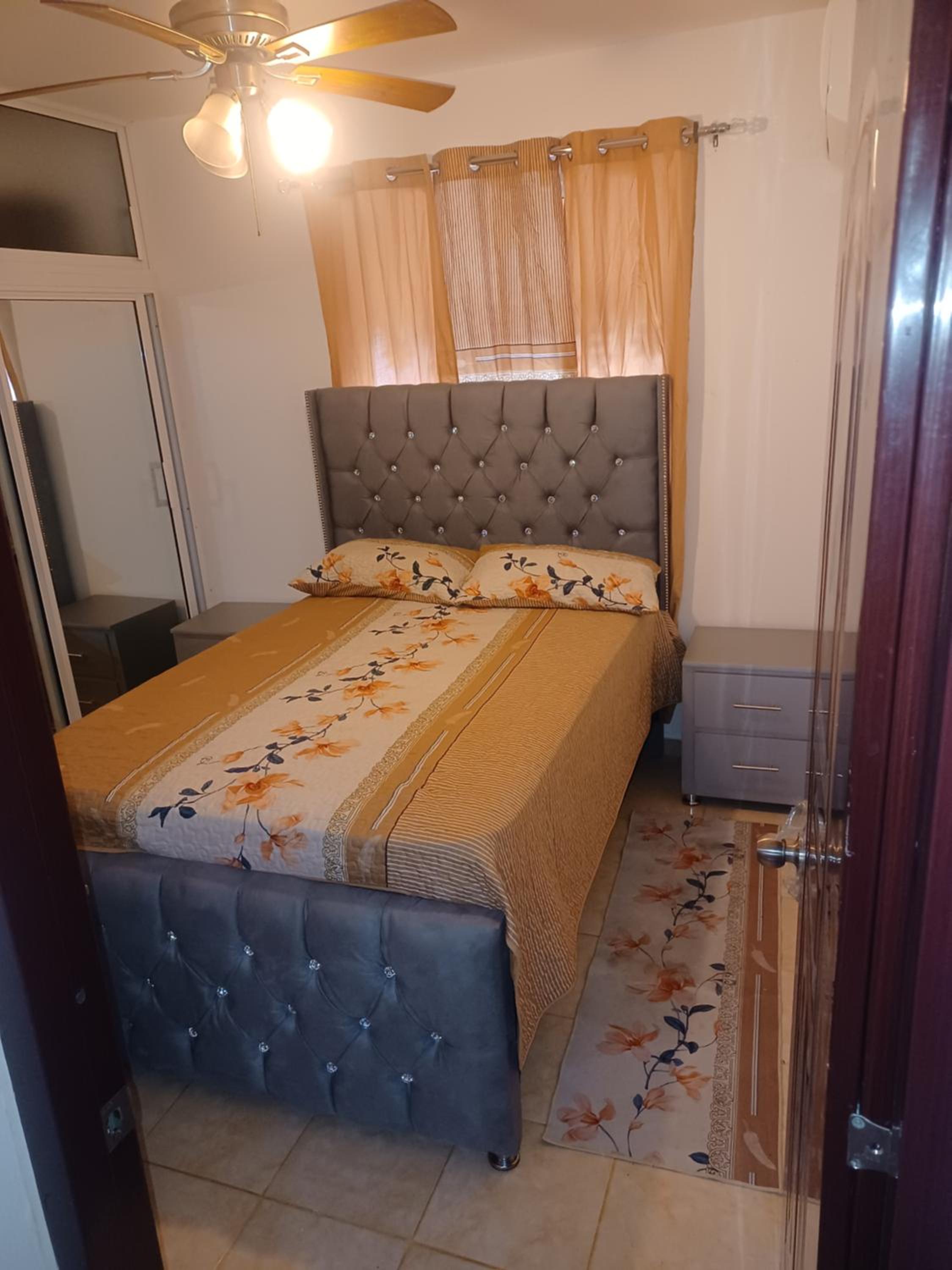 Apartamento con parqueo