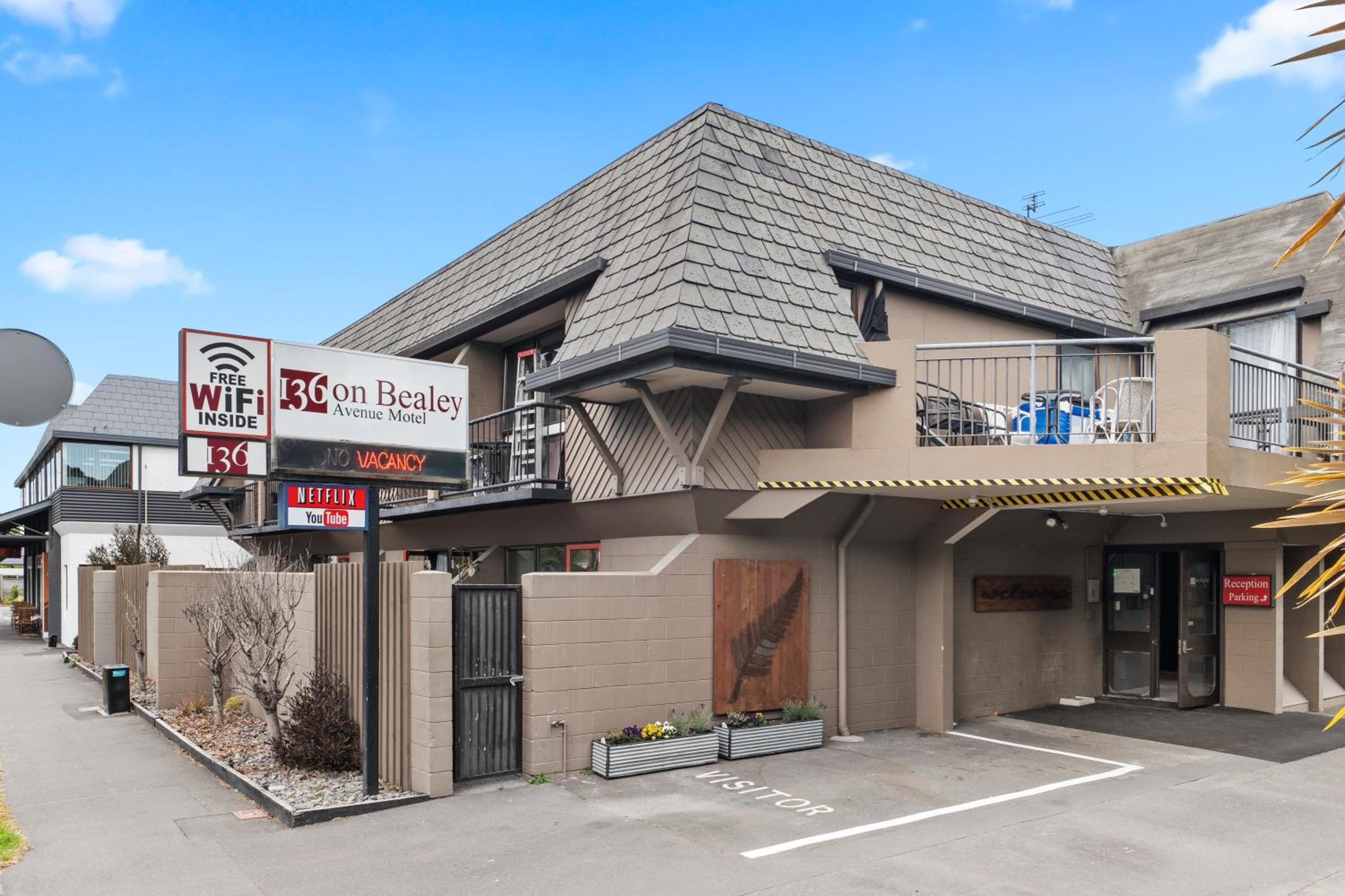 Hotel 136 On Bealey Motel - Image 1