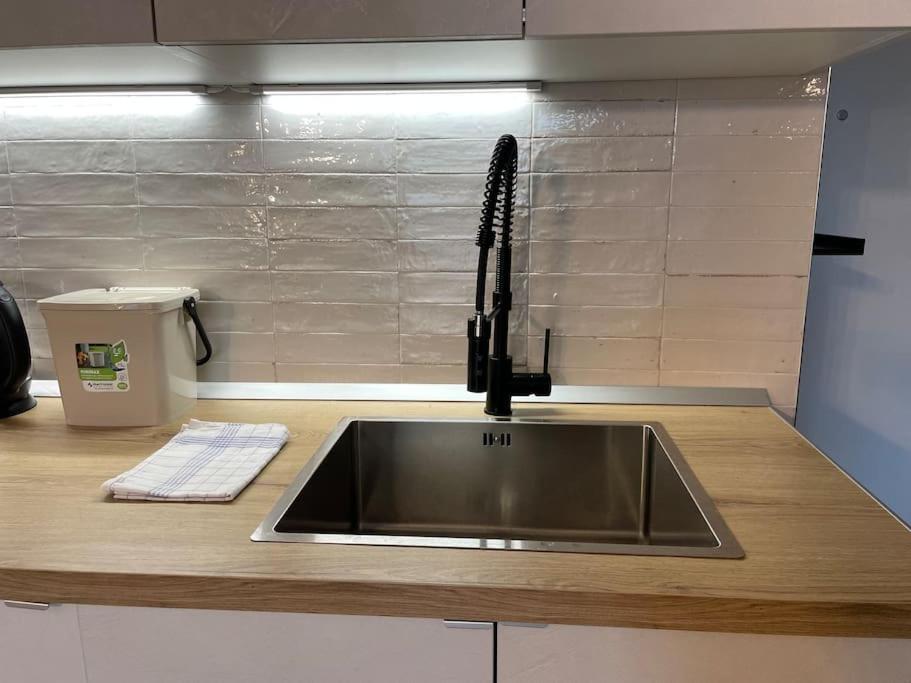 CITY CENTER - Modern flat with FREE PARKING and WIFI - Apt B photo 2