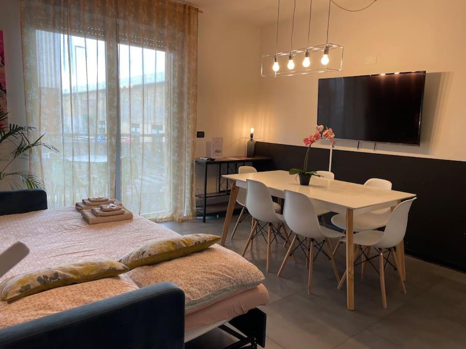 CITY CENTER - Modern flat with FREE PARKING and WIFI - Apt B photo 5
