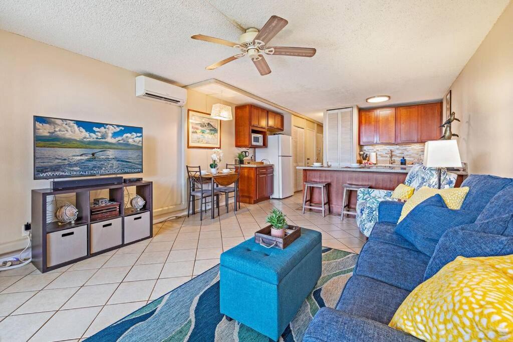 Maui Condo, 5 minute walk to the beach, 3 Pools, Tennis Courts, BBQs