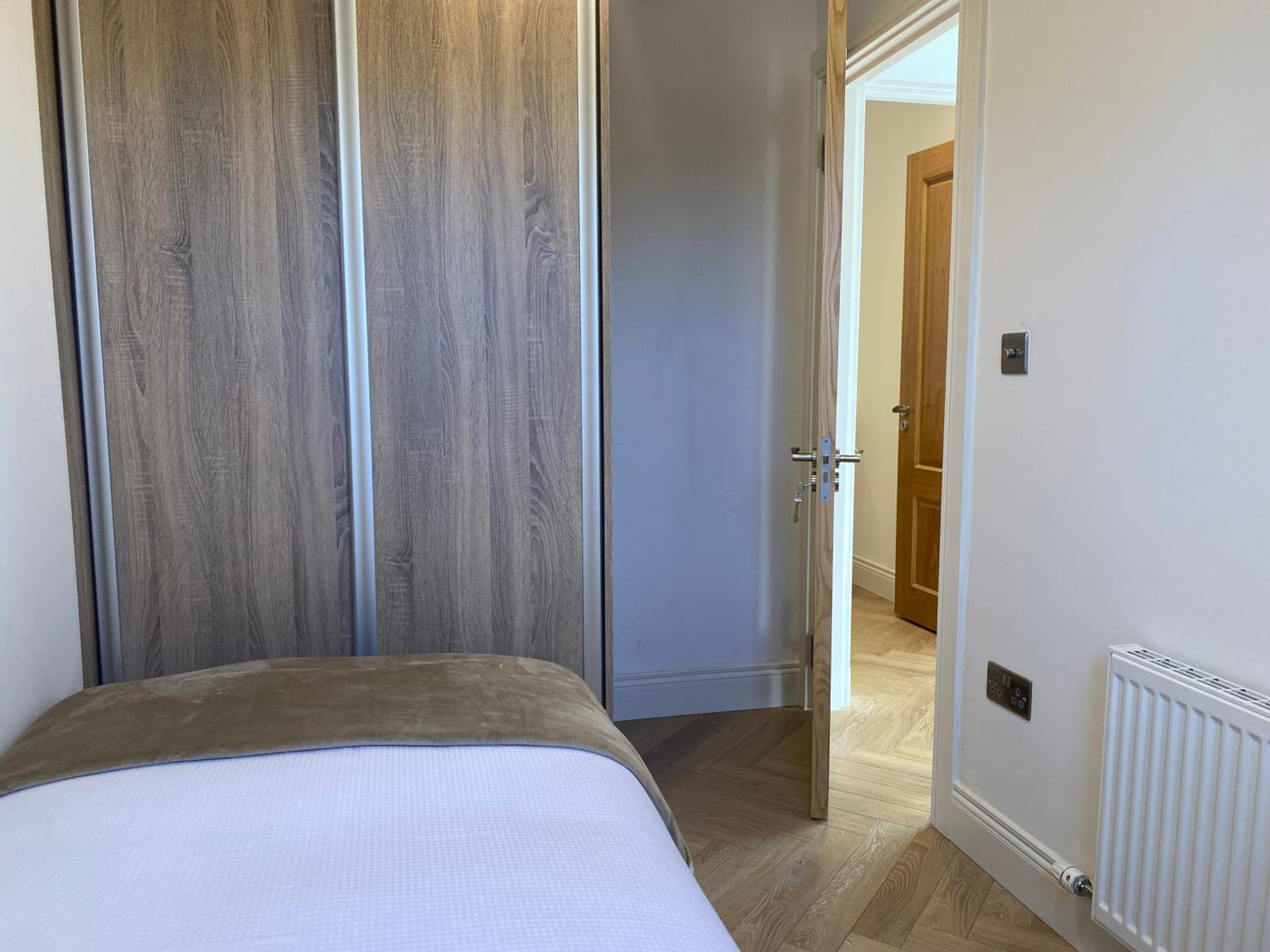 Modern 2-Bed Apartment 20 mins from Dublin Airport