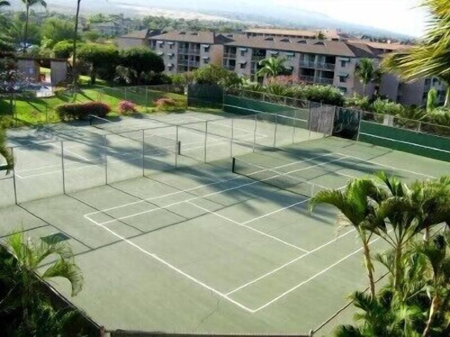 Maui Condo, 5 minute walk to the beach, 3 Pools, Tennis Courts, BBQs