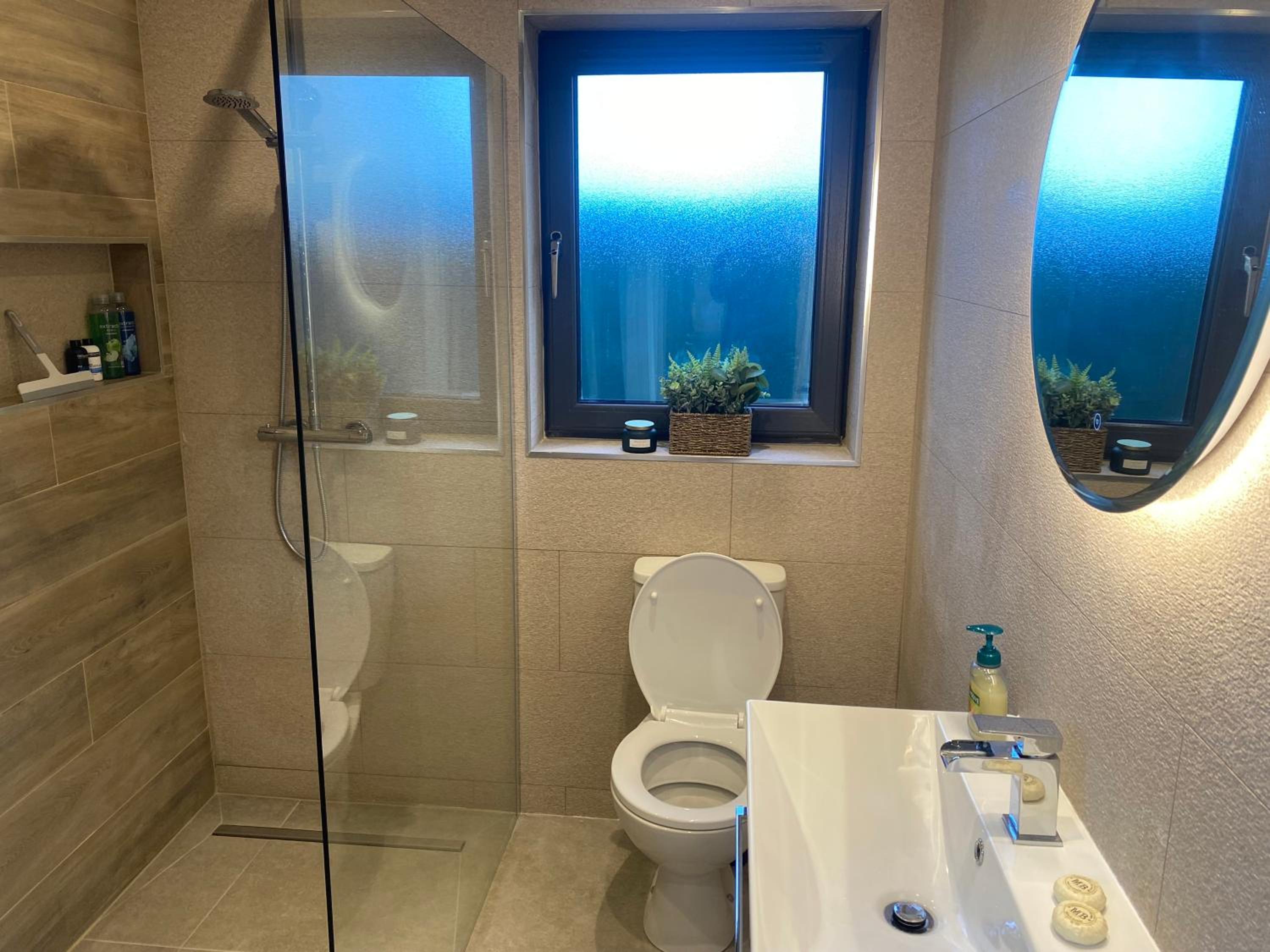 Modern 2-Bed Apartment 20 mins from Dublin Airport