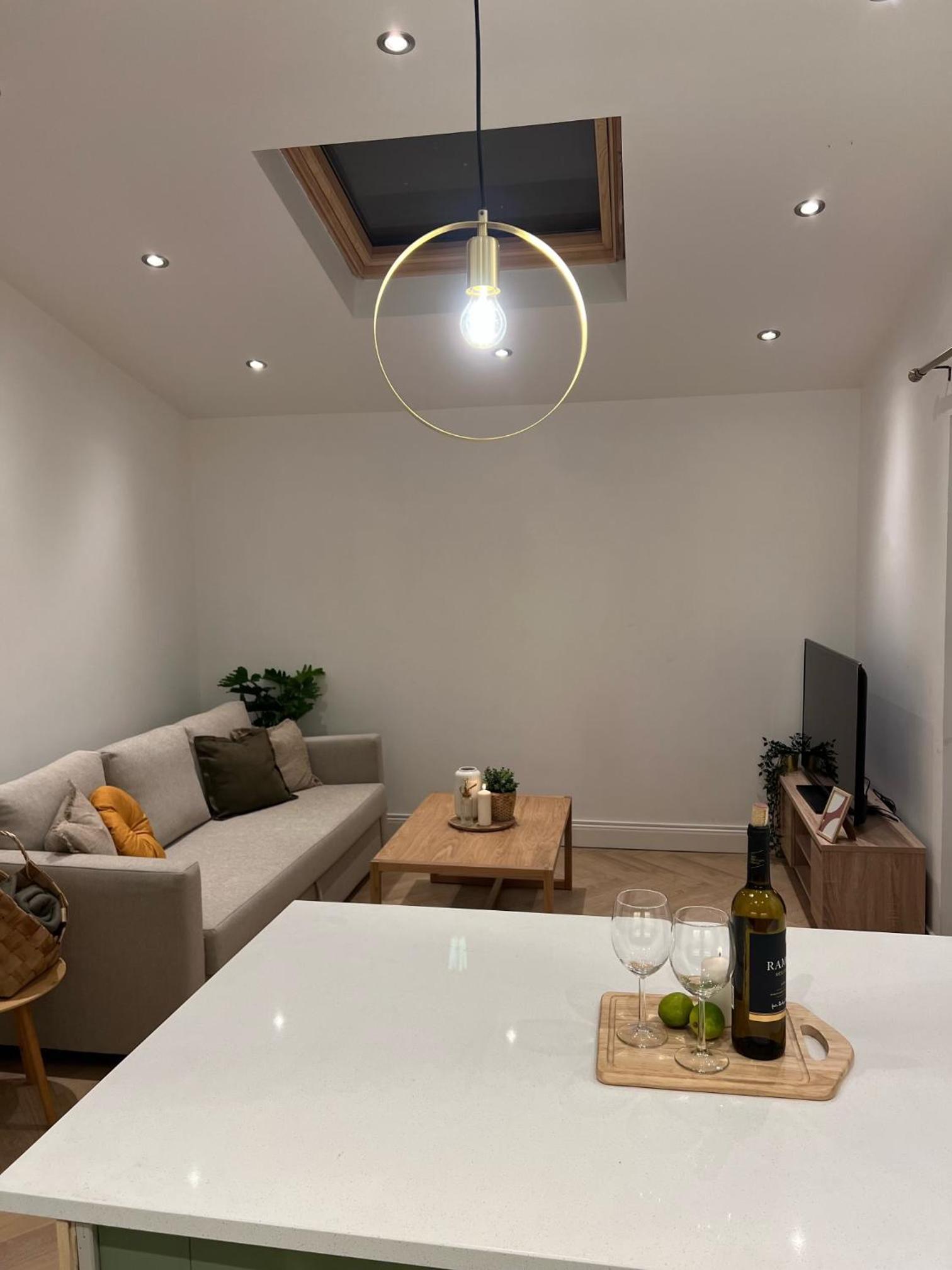 Modern 2-Bed Apartment 20 mins from Dublin Airport