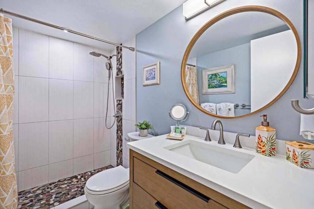 Maui Condo, 5 minute walk to the beach, 3 Pools, Tennis Courts, BBQs