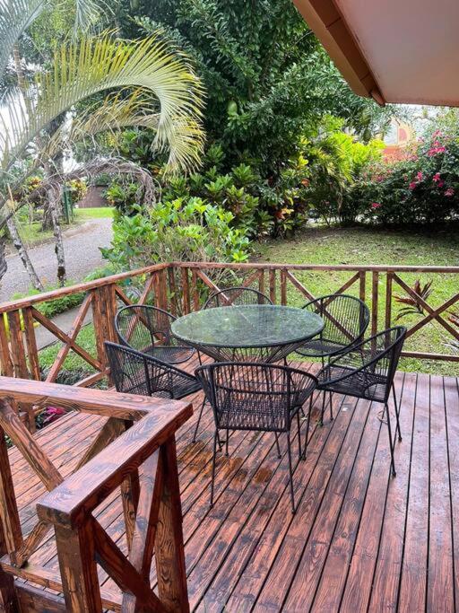 Beautiful 3BR Lakeshore House in Gated Community