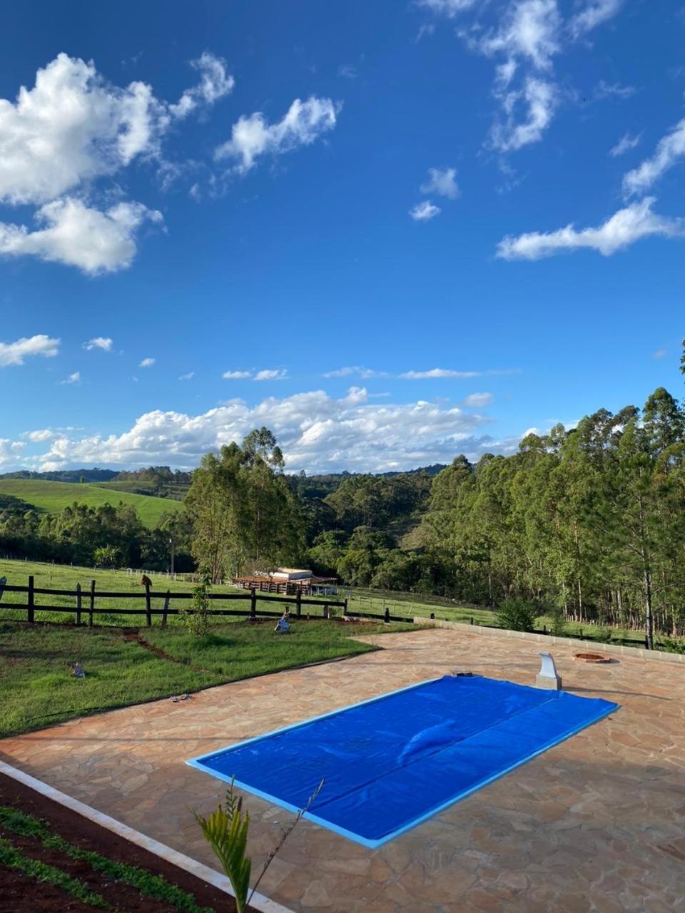 Sítio com Natureza , piscina e campo de areia em Cruzília