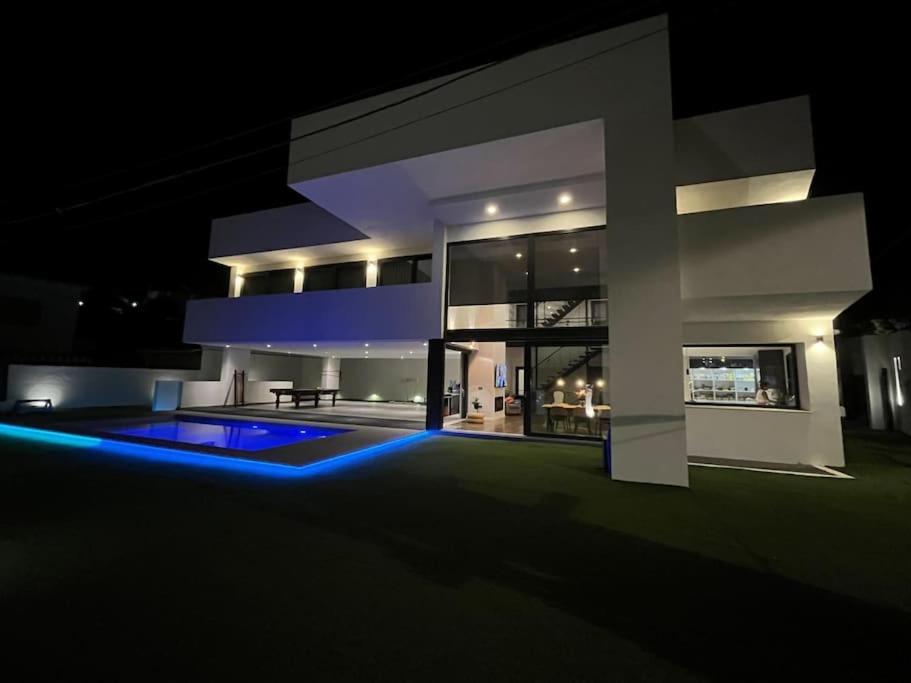 VillaSpainExperience con piscina climatizada