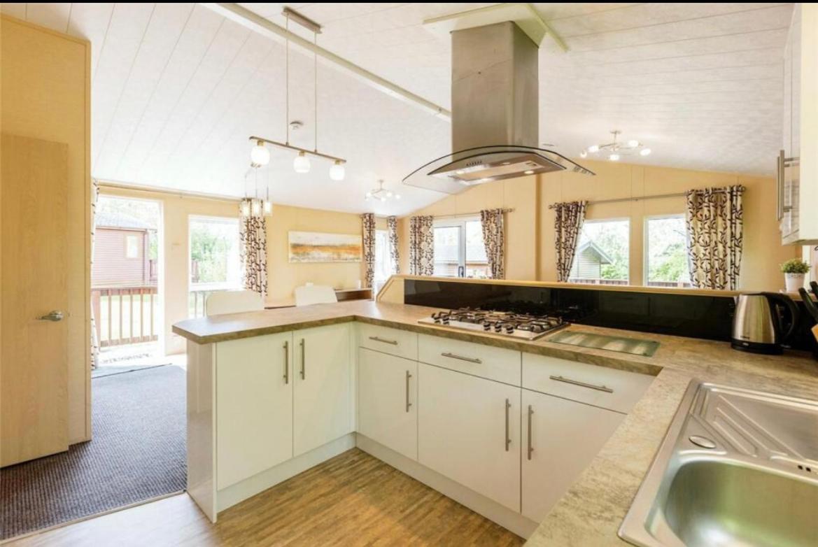 Cousins beach house Three bedroom lodge St Minver view 2