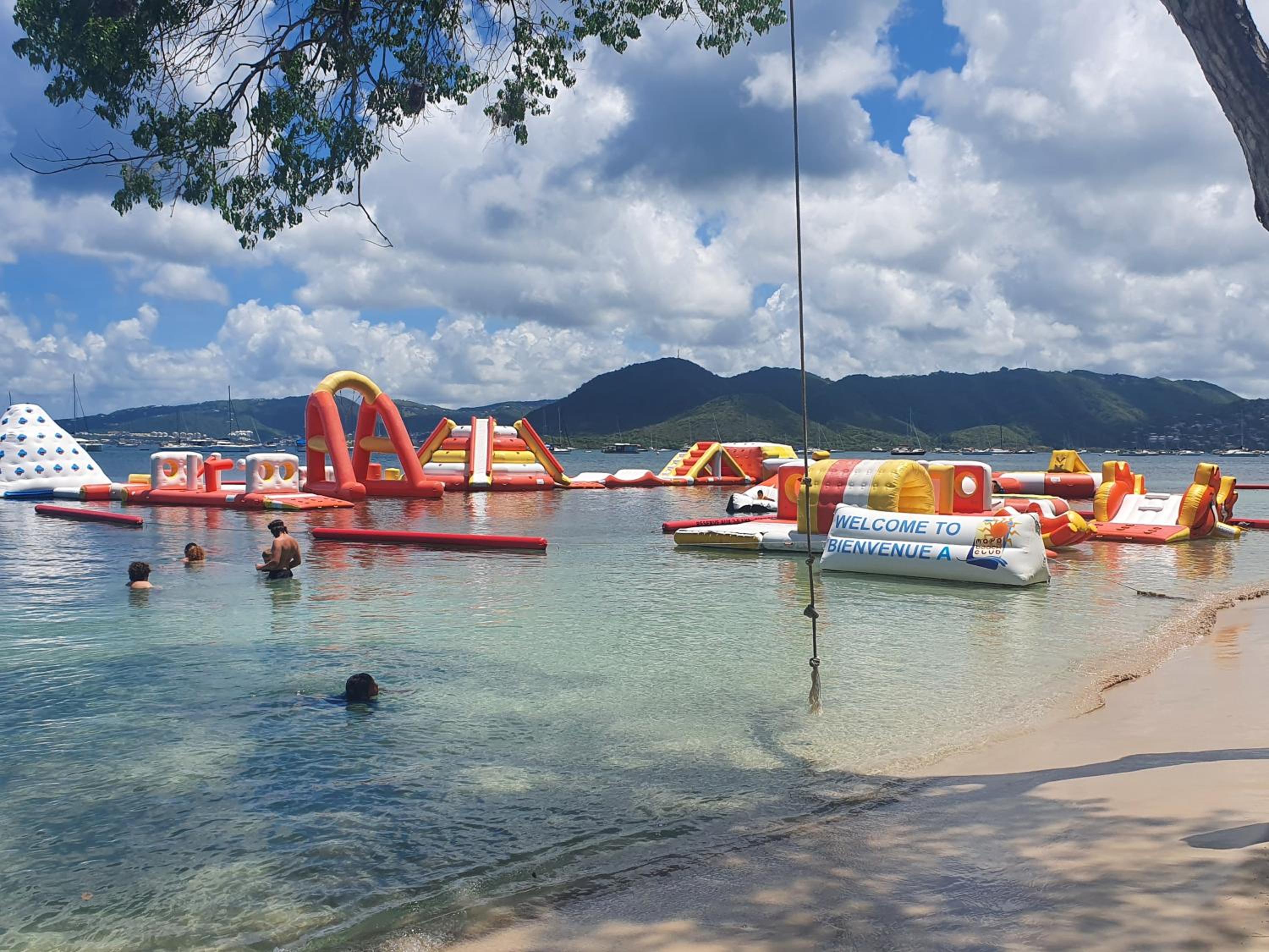 Appartement T2 lumineux, confortable et spacieux à Saint-Anne proche plage de l'Anse Caritan