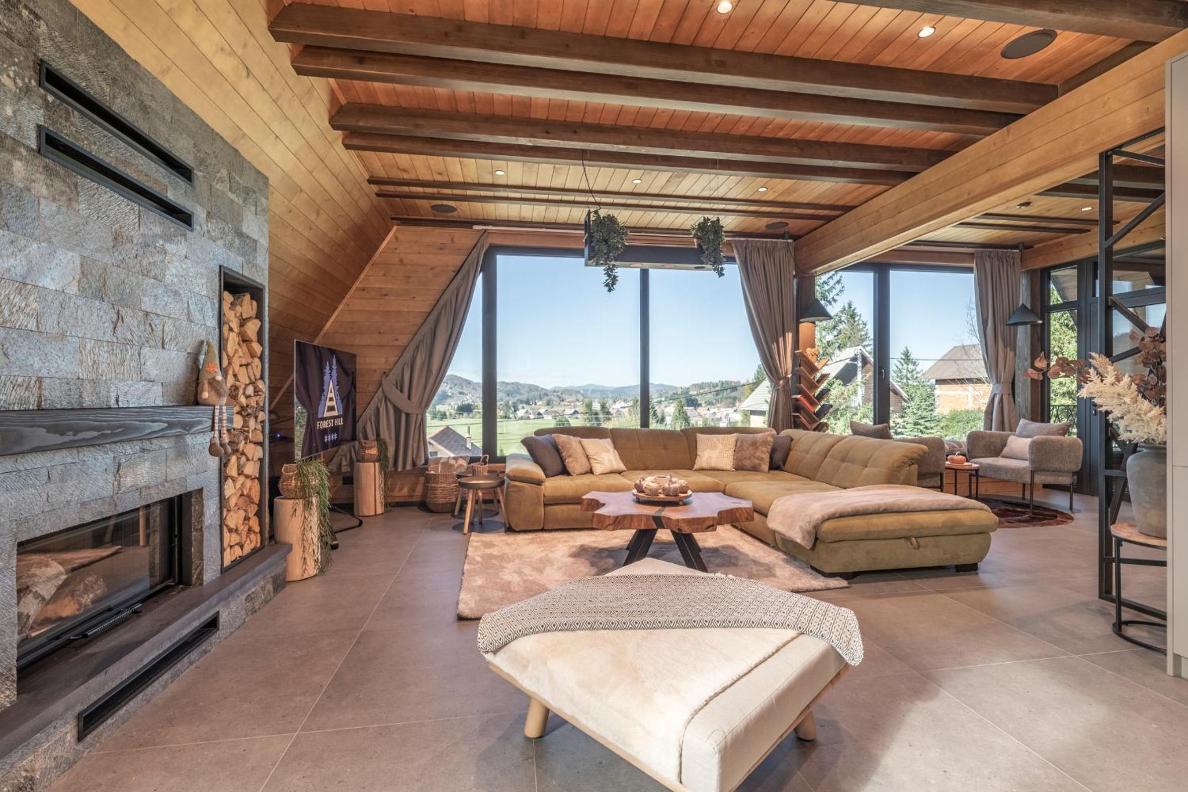 Cozy Chalet Forest Hill view 3