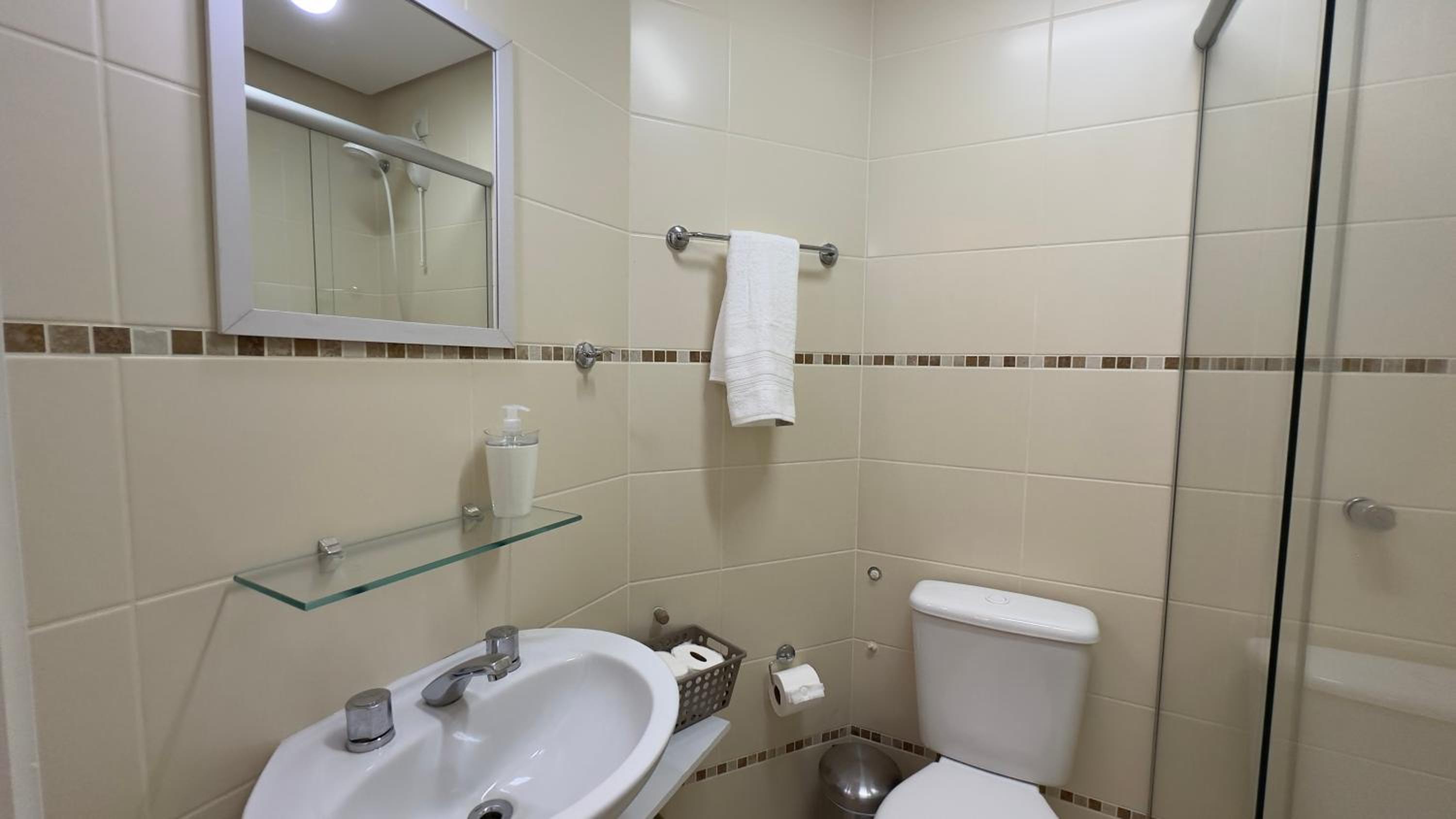 Apartamento à 10 min Centro para 06 Pessoas com Lareira, Ar condicionado e Wi-Fi Veloz