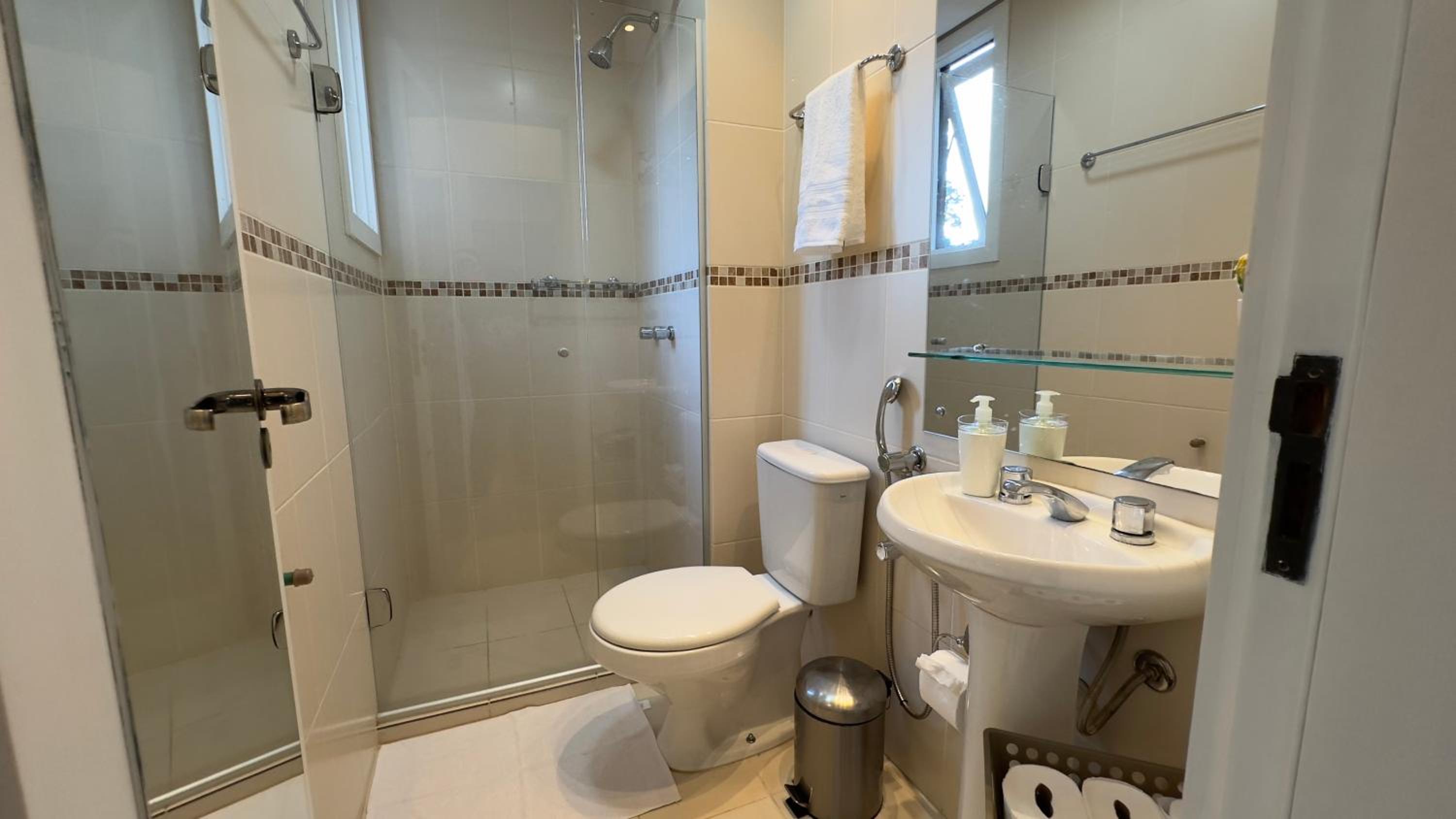 Apartamento à 10 min Centro para 06 Pessoas com Lareira, Ar condicionado e Wi-Fi Veloz