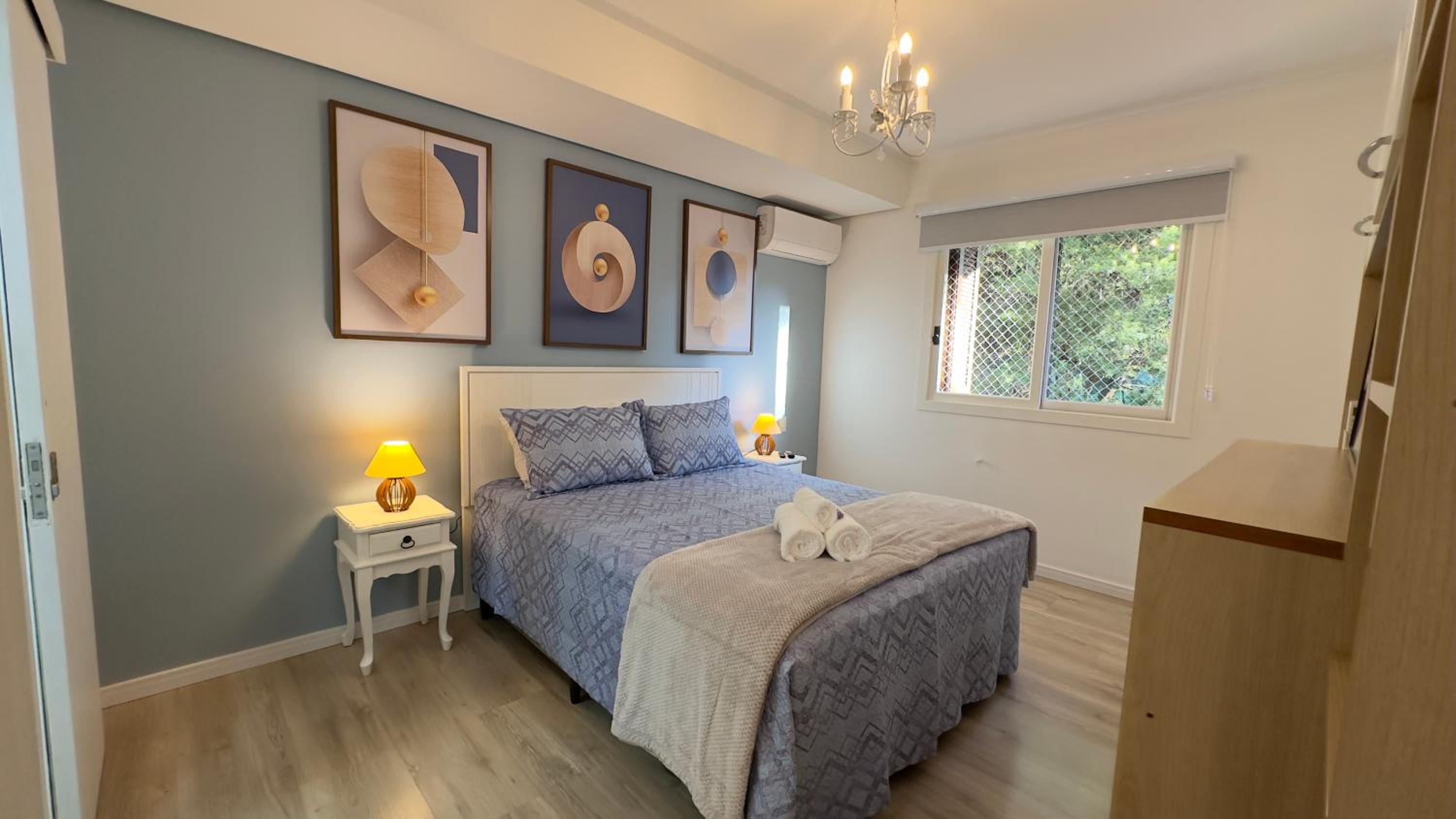 Apartamento à 10 min Centro para 06 Pessoas com Lareira, Ar condicionado e Wi-Fi Veloz