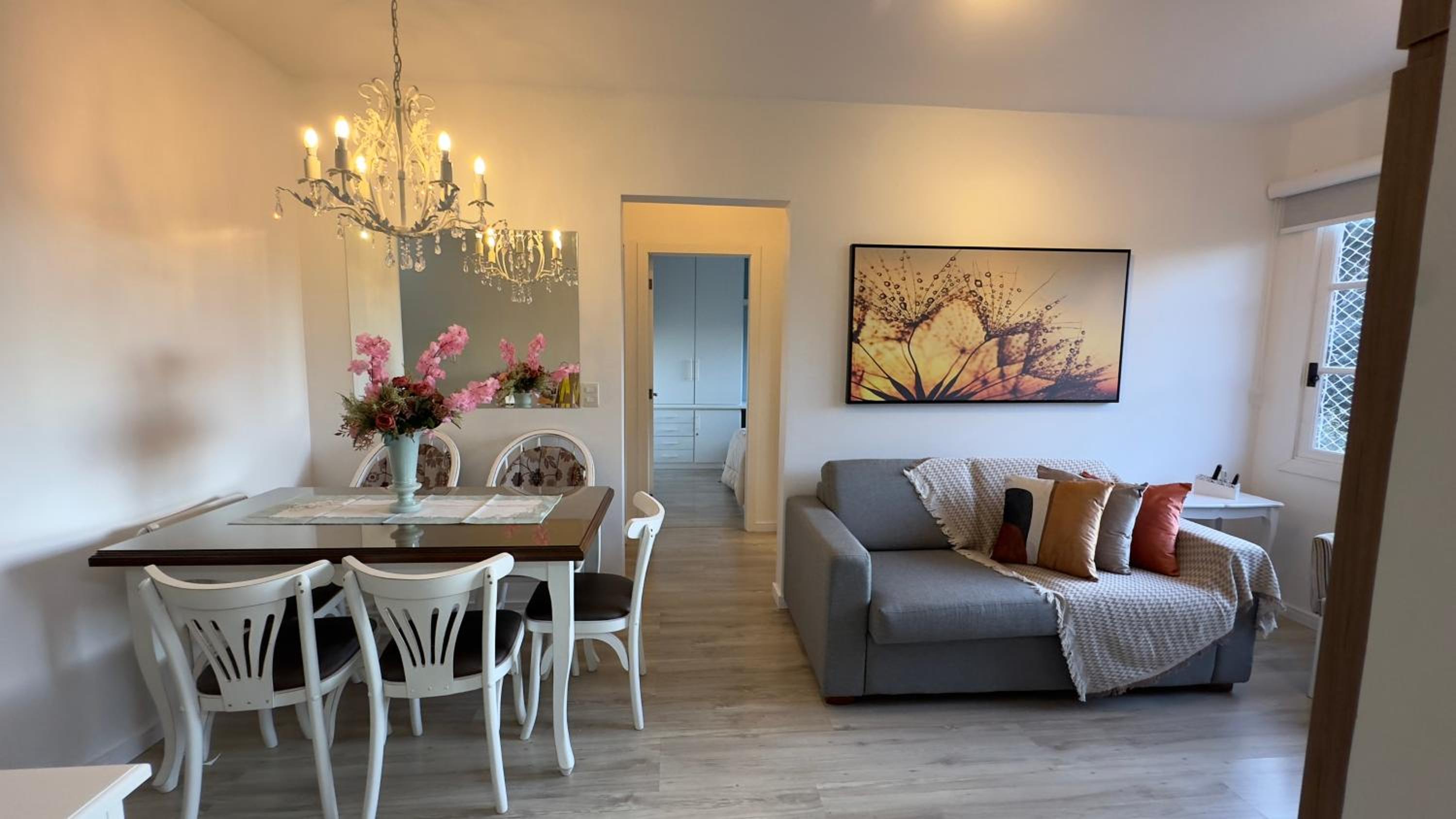 Apartamento à 10 min Centro para 06 Pessoas com Lareira, Ar condicionado e Wi-Fi Veloz