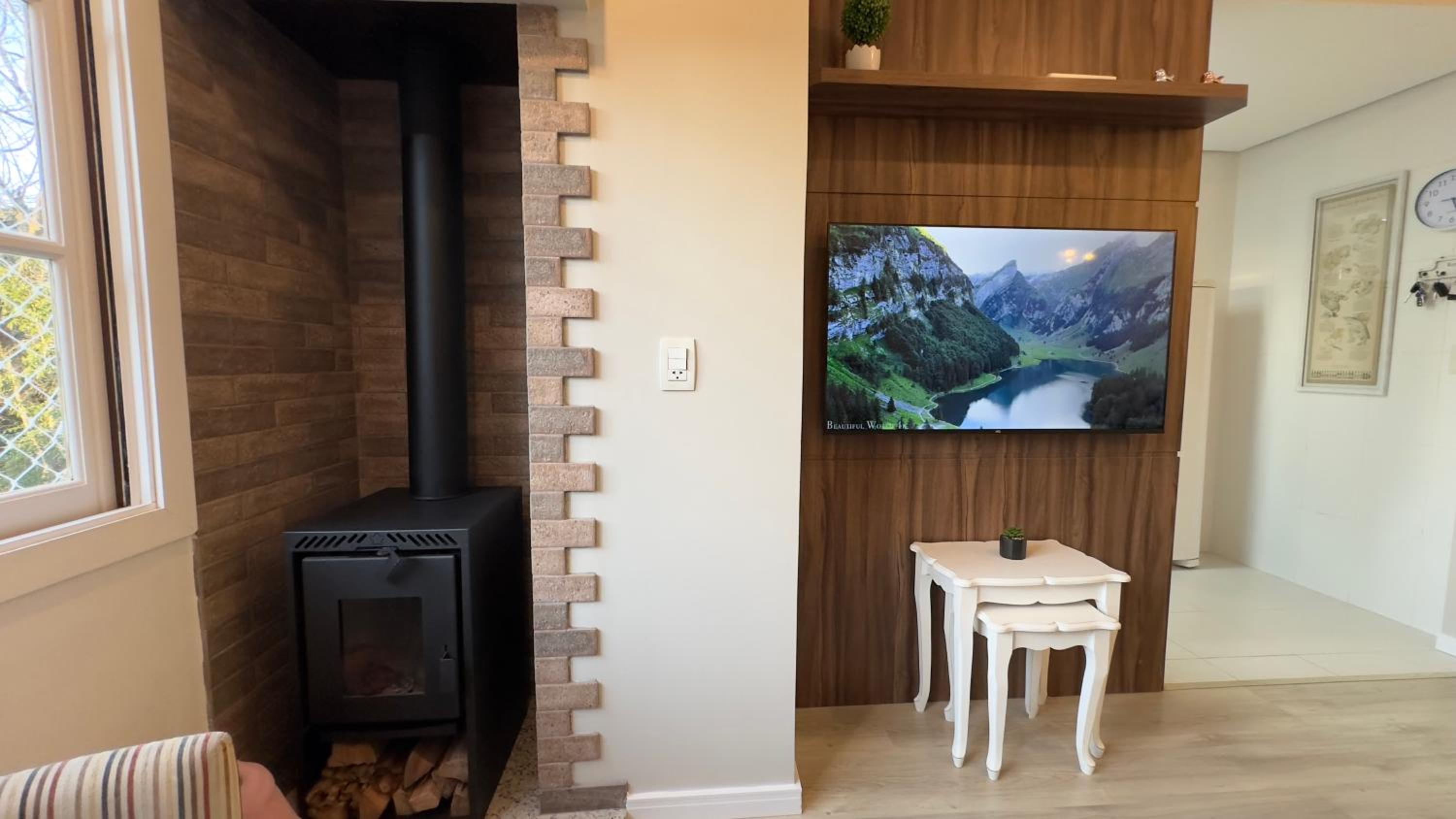 Apartamento à 10 min Centro para 06 Pessoas com Lareira, Ar condicionado e Wi-Fi Veloz