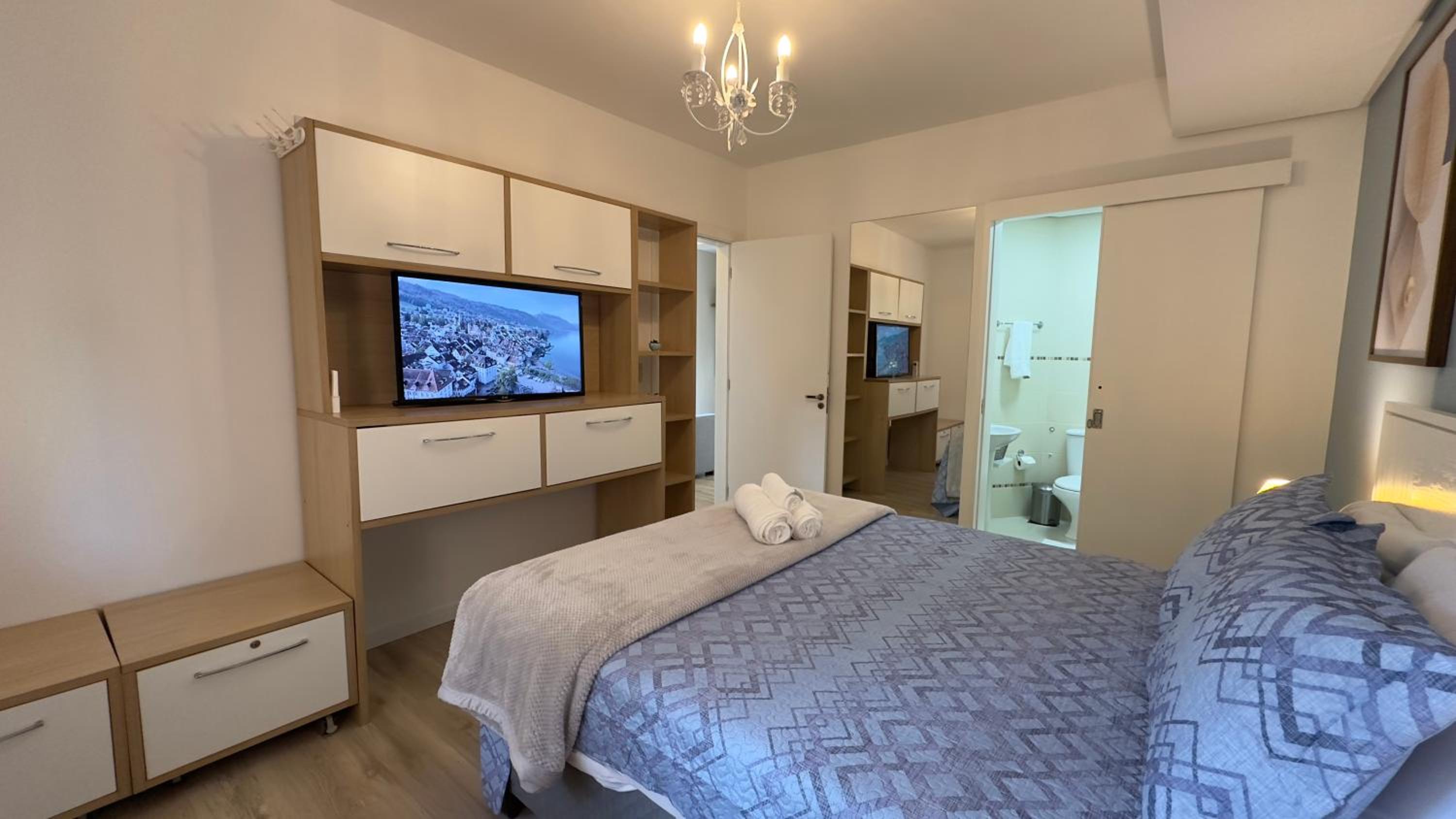 Apartamento à 10 min Centro para 06 Pessoas com Lareira, Ar condicionado e Wi-Fi Veloz