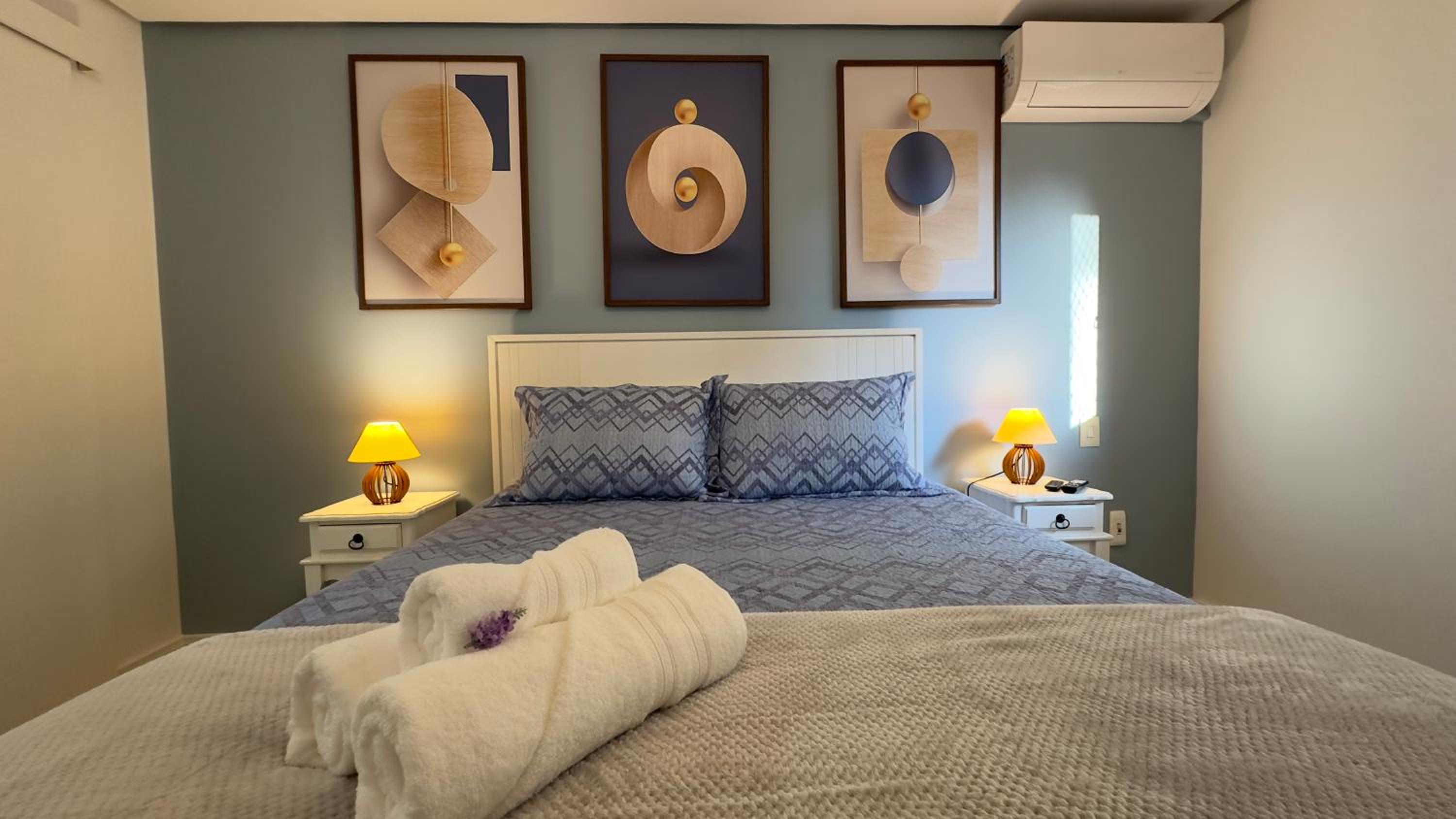 Apartamento à 10 min Centro para 06 Pessoas com Lareira, Ar condicionado e Wi-Fi Veloz