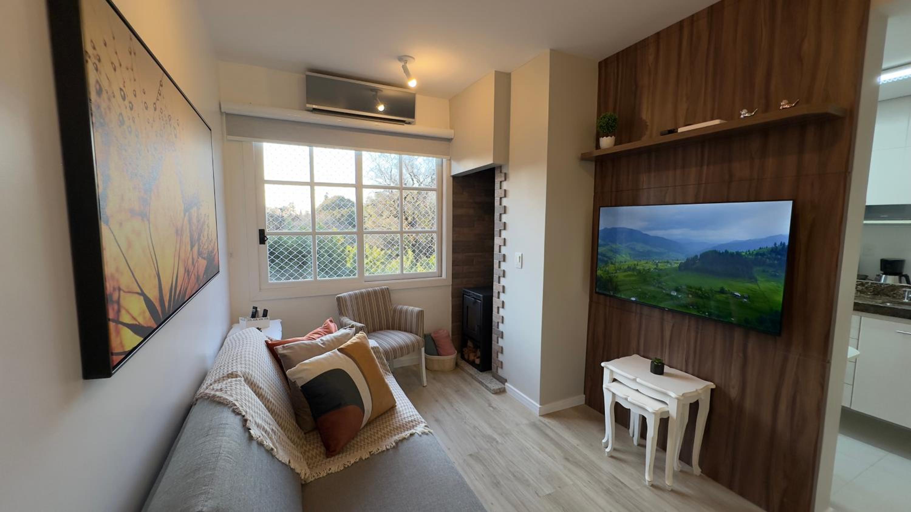 Apartamento à 10 min Centro para 06 Pessoas com Lareira, Ar condicionado e Wi-Fi Veloz