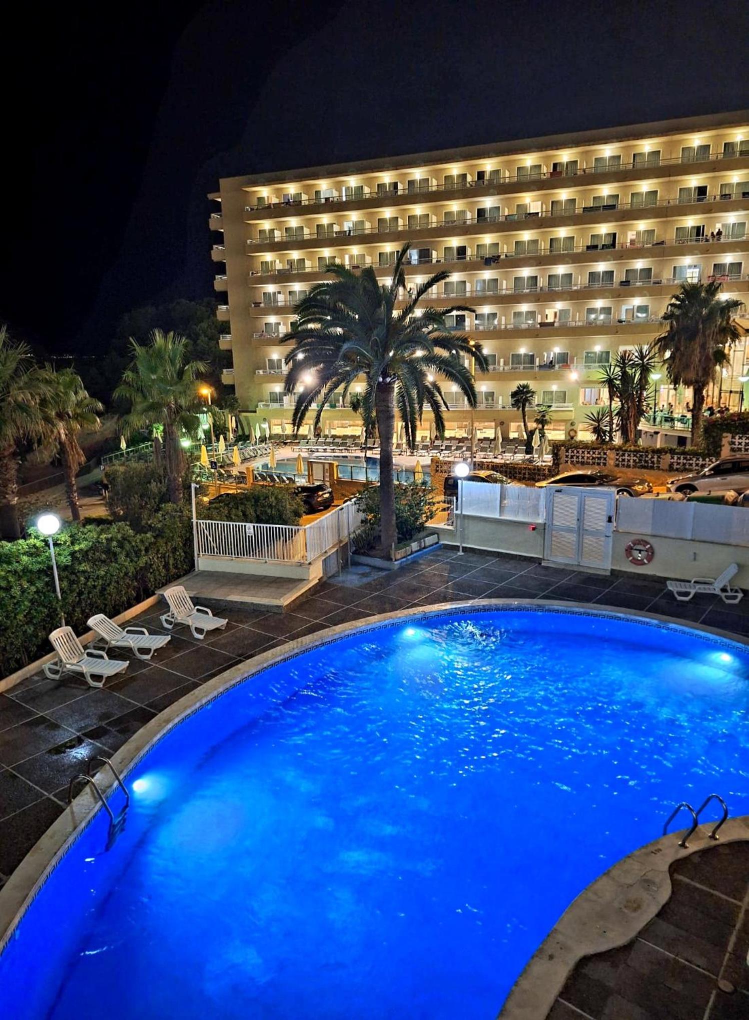 CaLaNu Cap Salou Apartment by the sea view 4