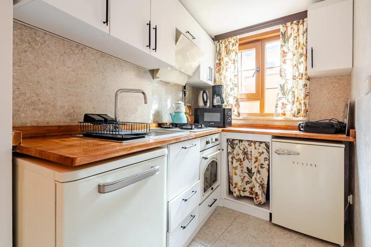 Villa Arancia Istanbul - Garden, BBQ, Sauna & Turkish Bath by the Tram in Fatih