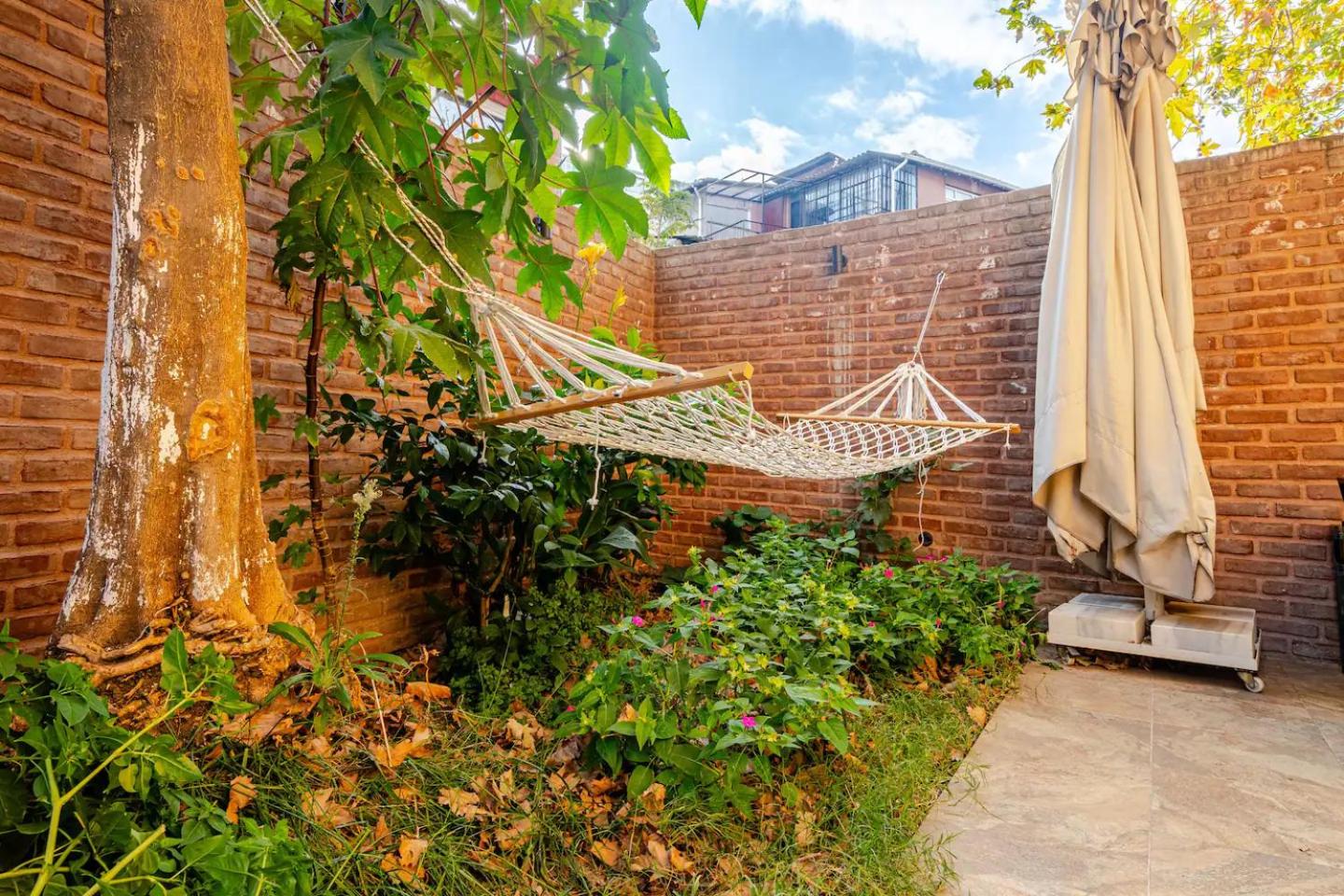 Villa Arancia Istanbul - Garden, BBQ, Sauna & Turkish Bath by the Tram in Fatih