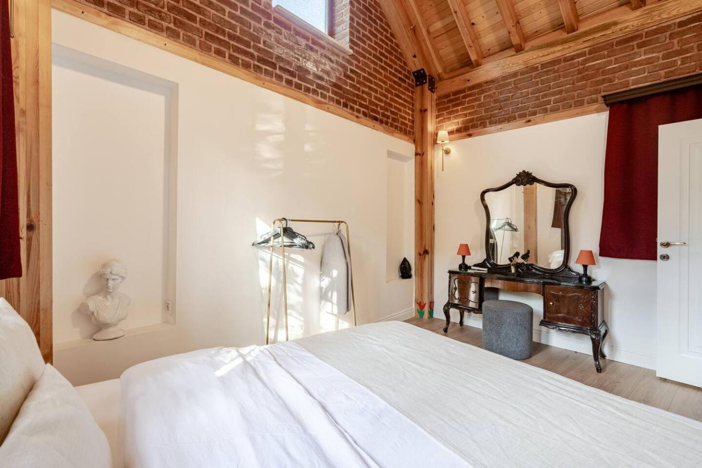 Villa Arancia Istanbul - Garden, BBQ, Sauna & Turkish Bath by the Tram in Fatih