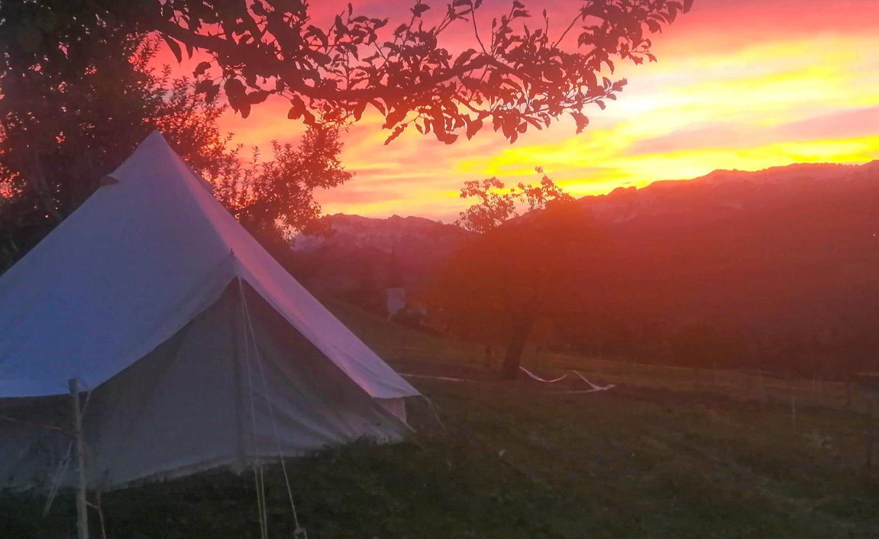 Tipi Zelt mit Bergsicht