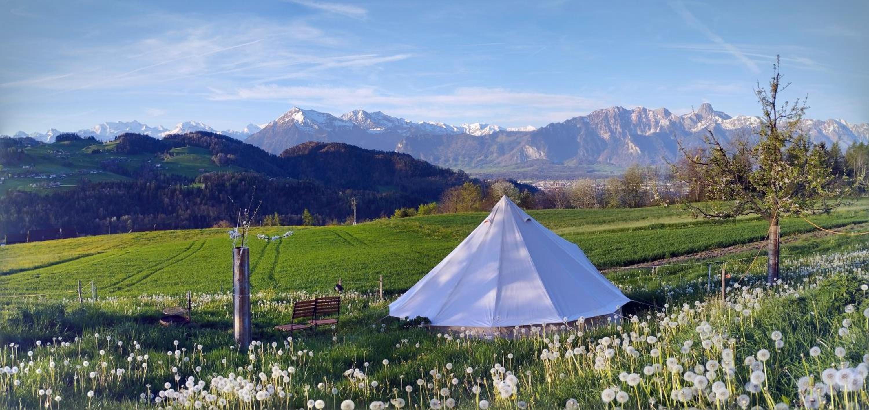 Tipi Zelt mit Bergsicht