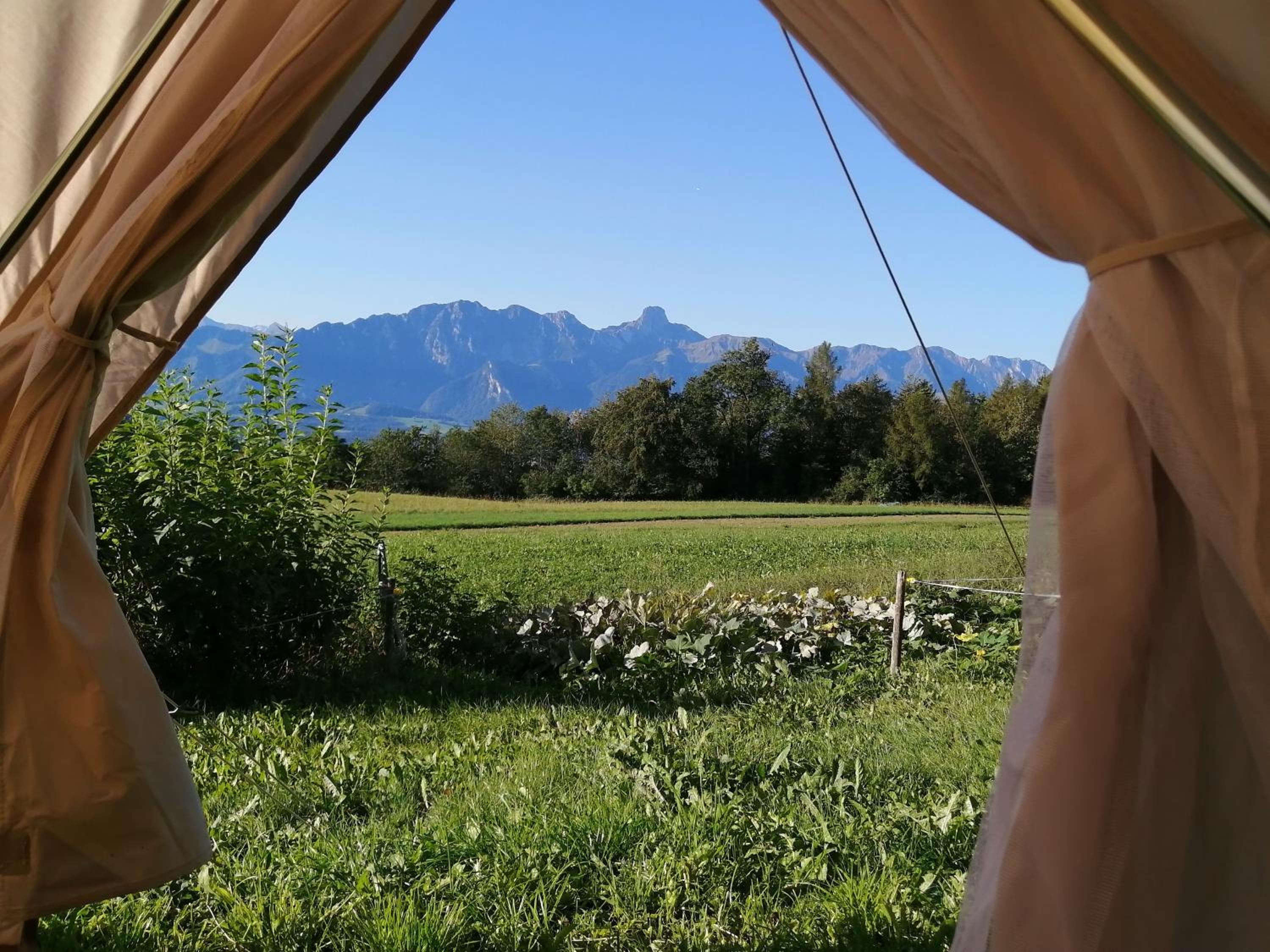Tipi Zelt mit Bergsicht