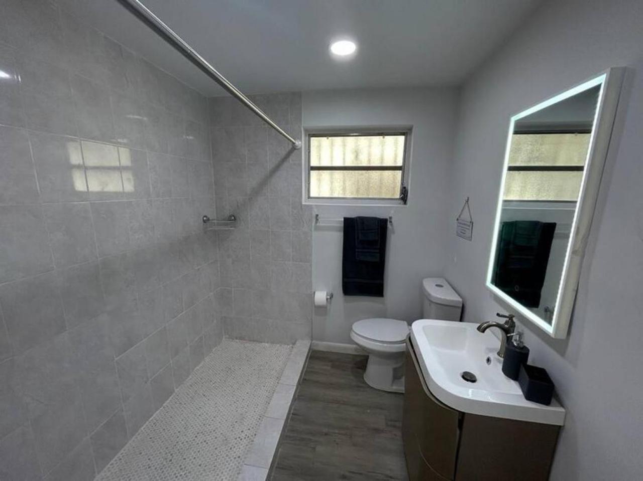 Fully equipped Apartments with parking near Cocowalk