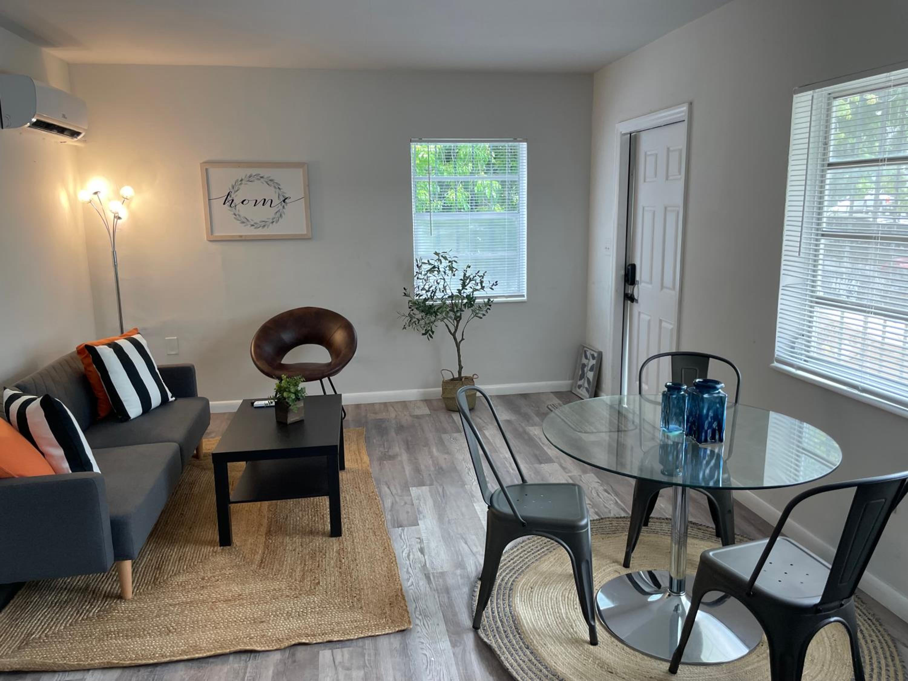 Fully equipped Apartments with parking near Cocowalk