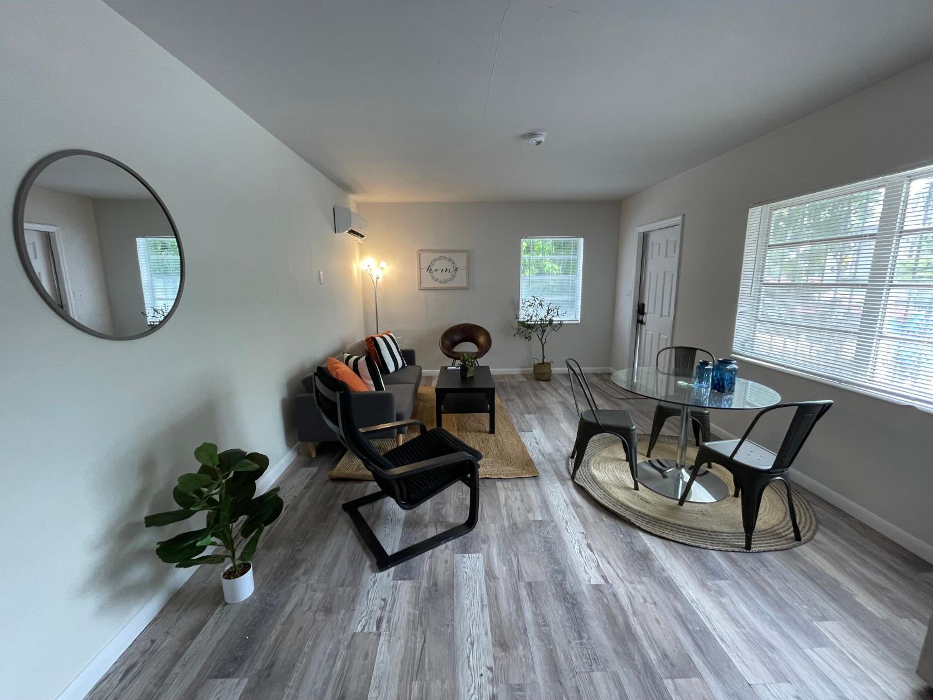Fully equipped Apartments with parking near Cocowalk