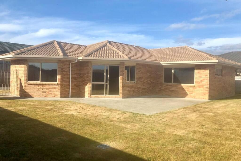 Entire House!3Bedroom,2 Bathroom, Fully FencedYard view 3