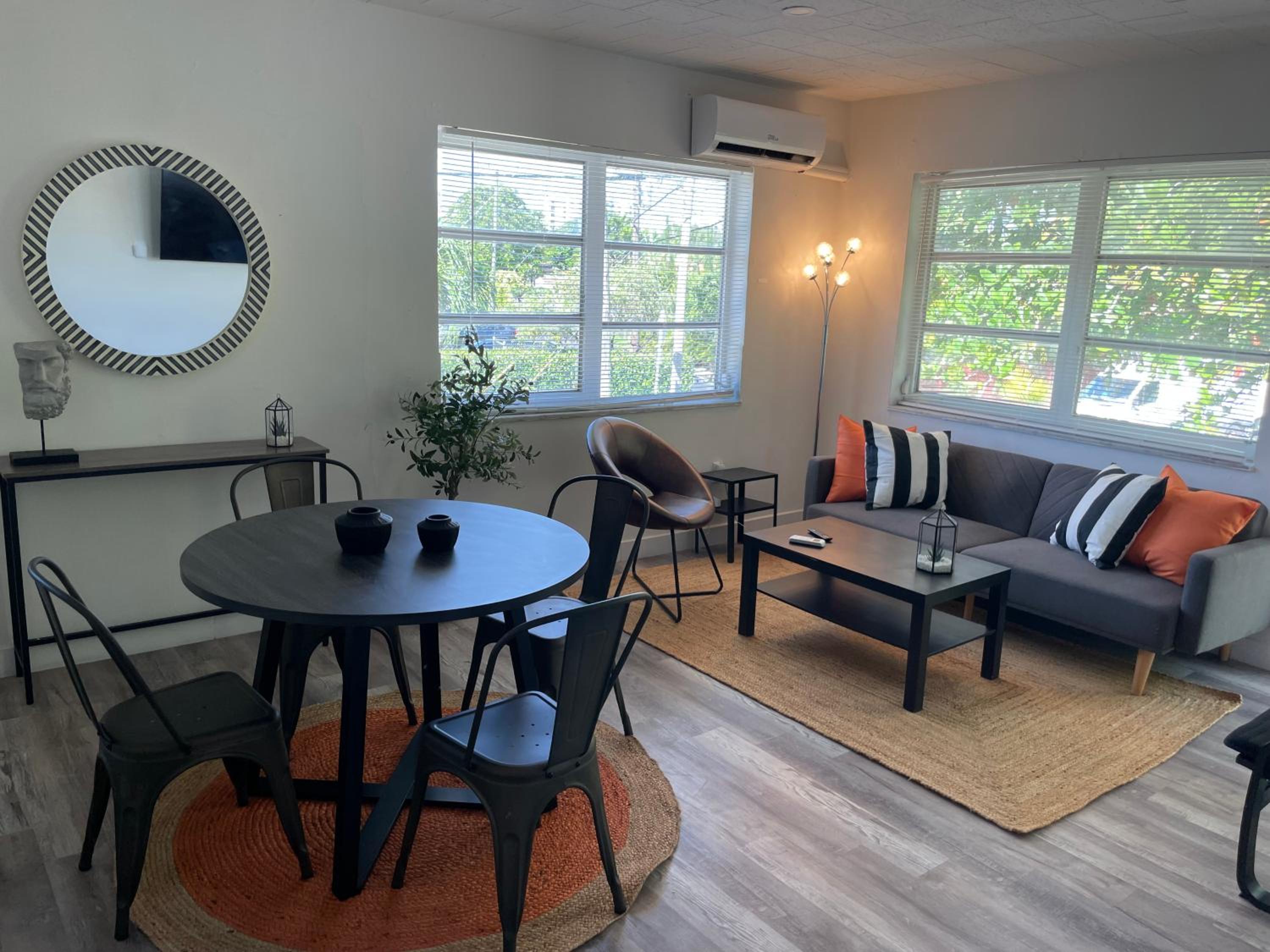 Fully equipped Apartments with parking near Cocowalk