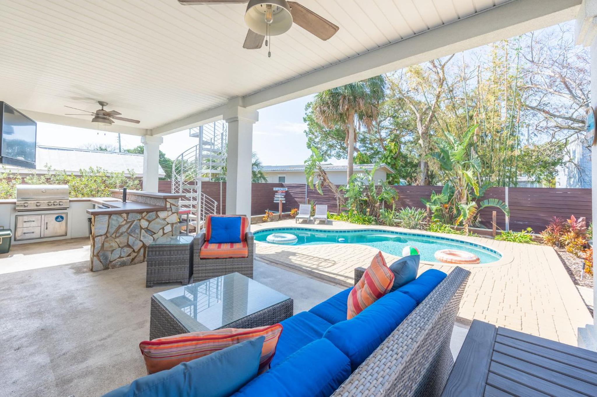 4BD 3BR Pool Paradise 1 mile from Beach & Downtown view 5