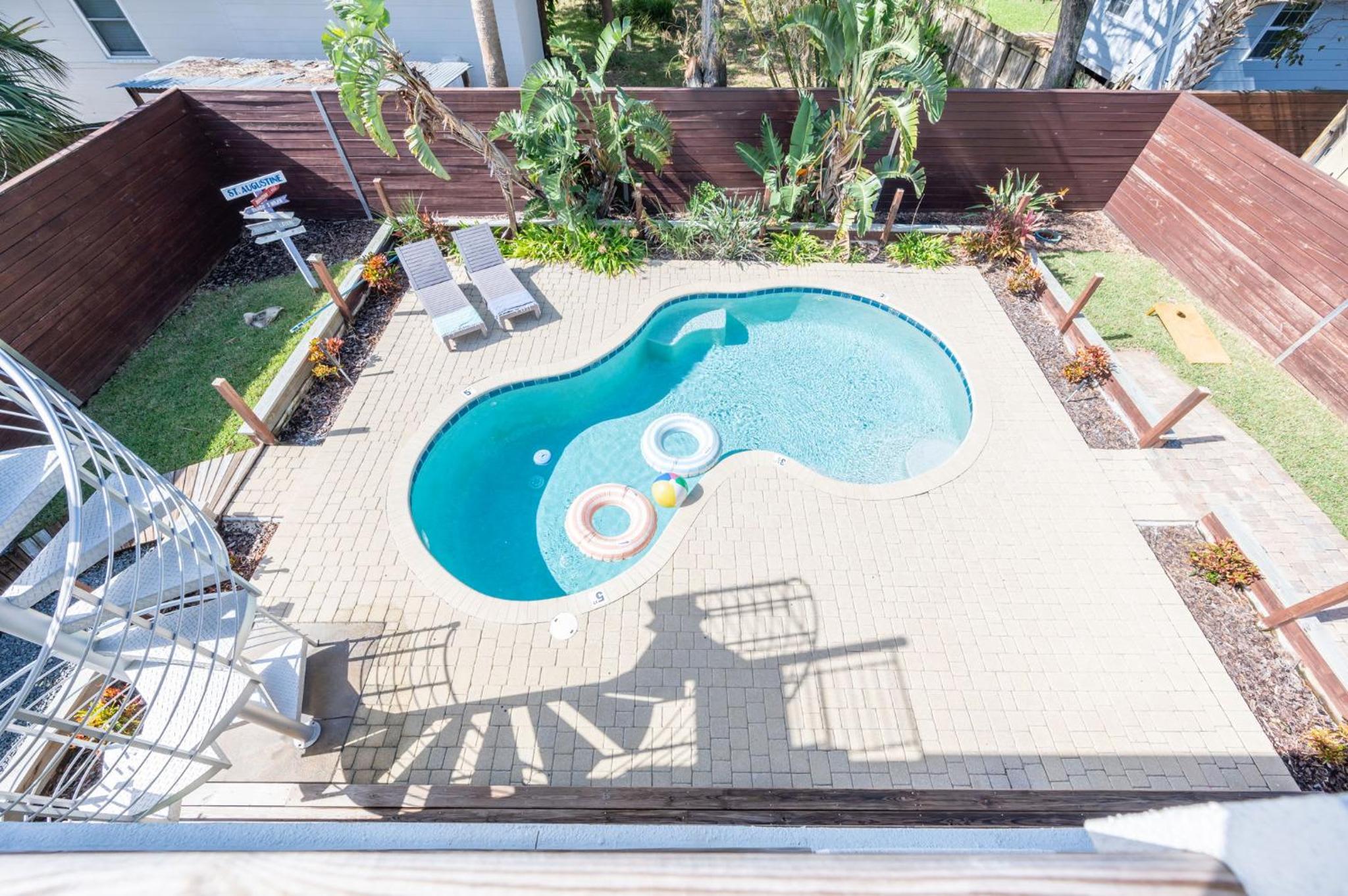 4BD 3BR Pool Paradise 1 mile from Beach & Downtown view 4