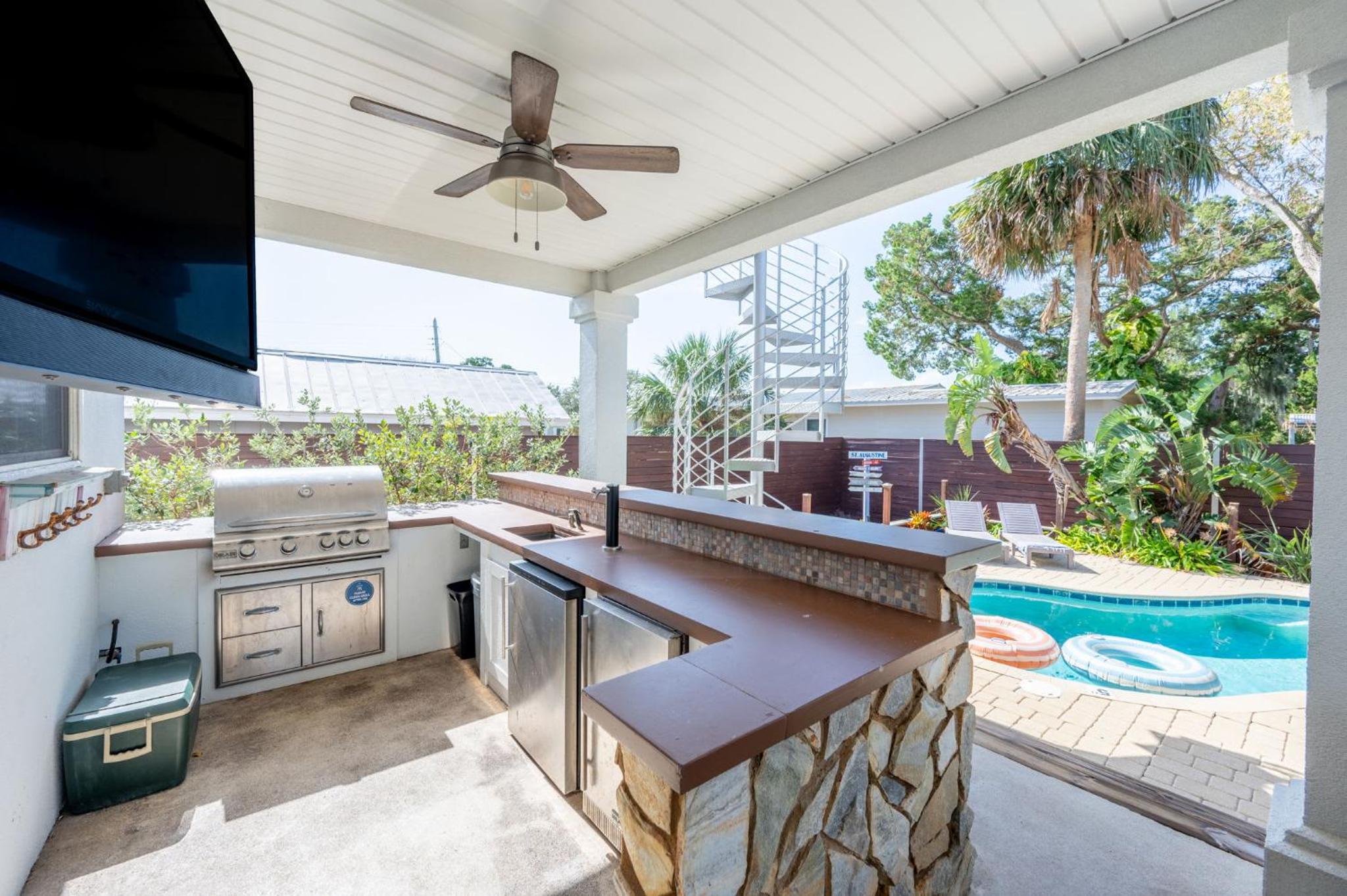 4BD 3BR Pool Paradise 1 mile from Beach & Downtown view 3