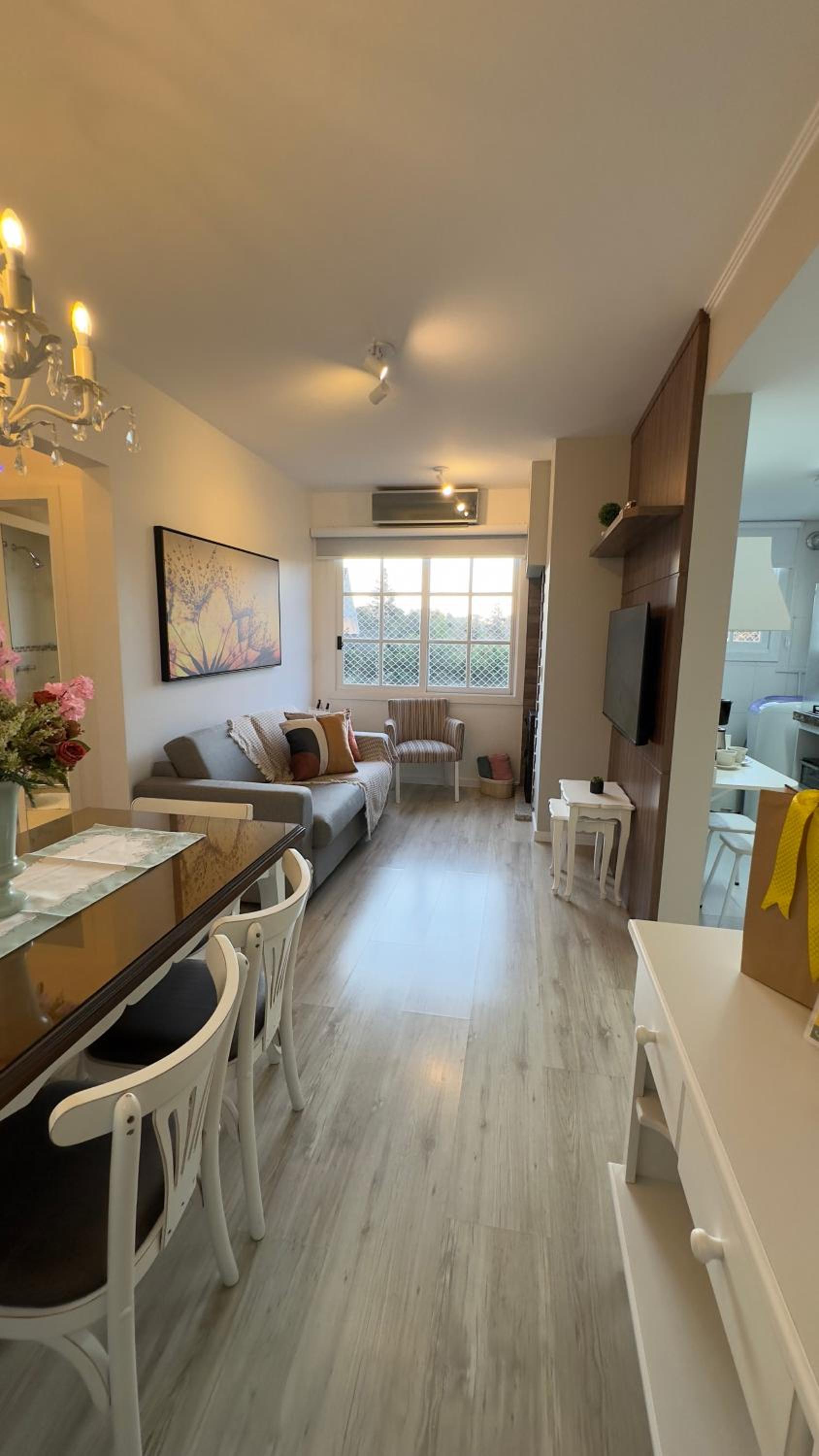 Apartamento à 10 min Centro para 06 Pessoas com Lareira, Ar condicionado e Wi-Fi Veloz