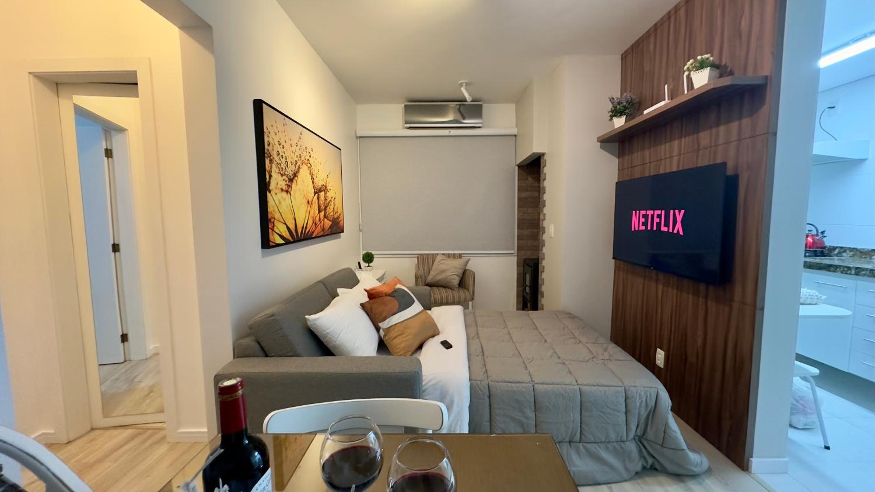 Apartamento à 10 min Centro para 06 Pessoas com Lareira, Ar condicionado e Wi-Fi Veloz